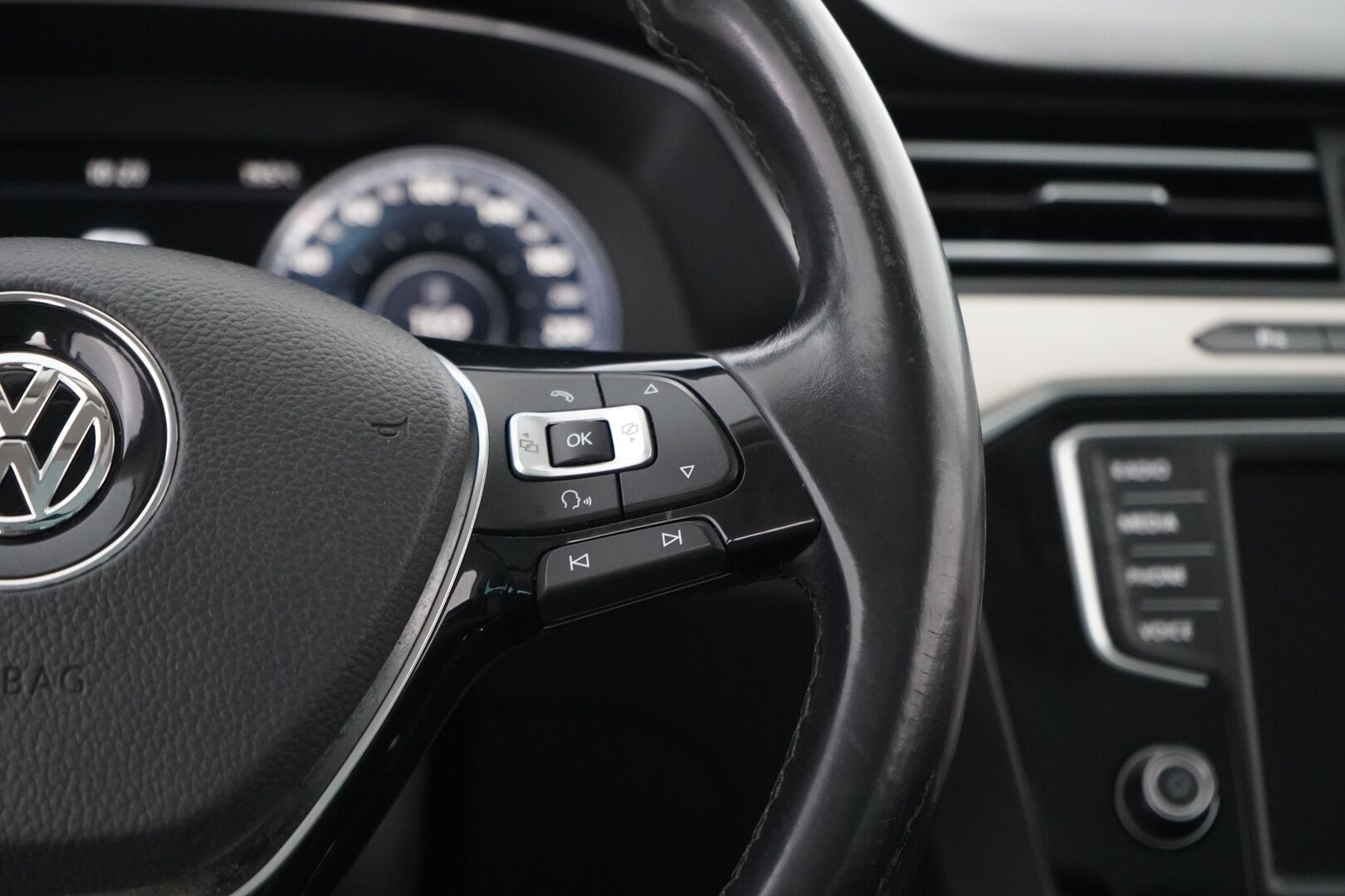 Volkswagen Passat 2015 TDI Biturbo Variant Highline 176 kW (240 hv) BMT 4MOTION DSG-aut *Webasto / Lasikatto / Acc / Koukku / Dynaudio / Digimittaristo / EcoComfort* - Suomi-auto / juuri huollettu / Kahdet renkaat / Kattavat varusteet!