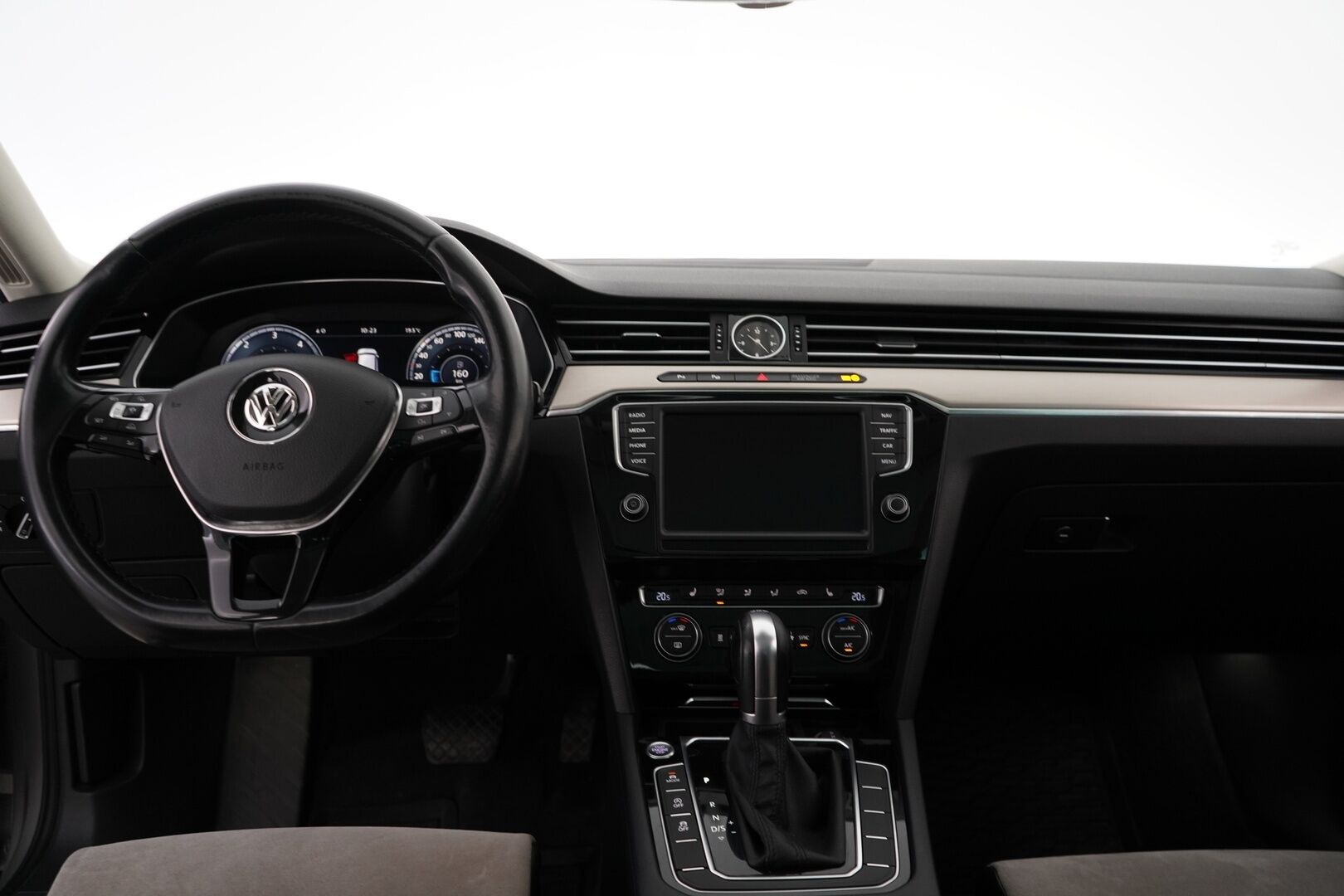 Volkswagen Passat 2015 2.0 TDI Biturbo Variant Highline 176 kW (240 hv) BMT 4MOTION DSG-aut *Webasto / Lasikatto / ACC / Koukku / Dynaudio / Digimittaristo / EcoComfort* - Suomi-auto / juuri huollettu / Kahdet renkaat / Kattavat varusteet!