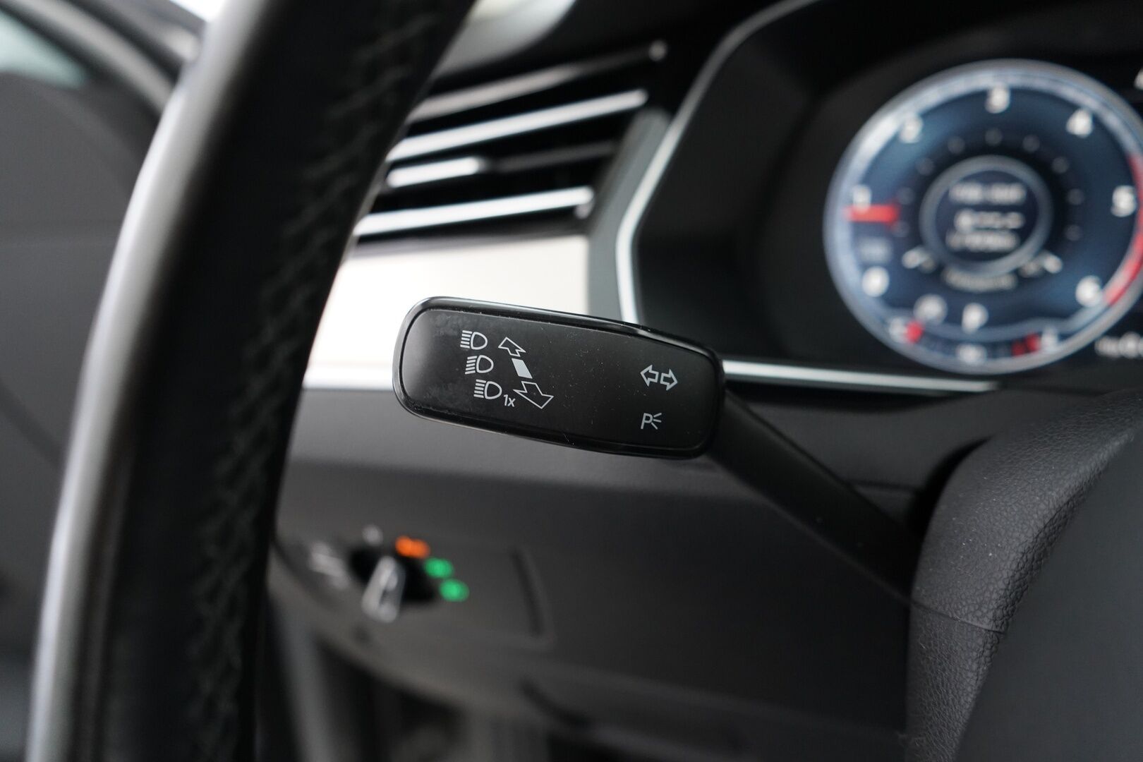 Volkswagen Passat 2015 TDI Biturbo Variant Highline 176 kW (240 hv) BMT 4MOTION DSG-aut *Webasto / Lasikatto / Acc / Koukku / Dynaudio / Digimittaristo / EcoComfort* - Suomi-auto / juuri huollettu / Kahdet renkaat / Kattavat varusteet!