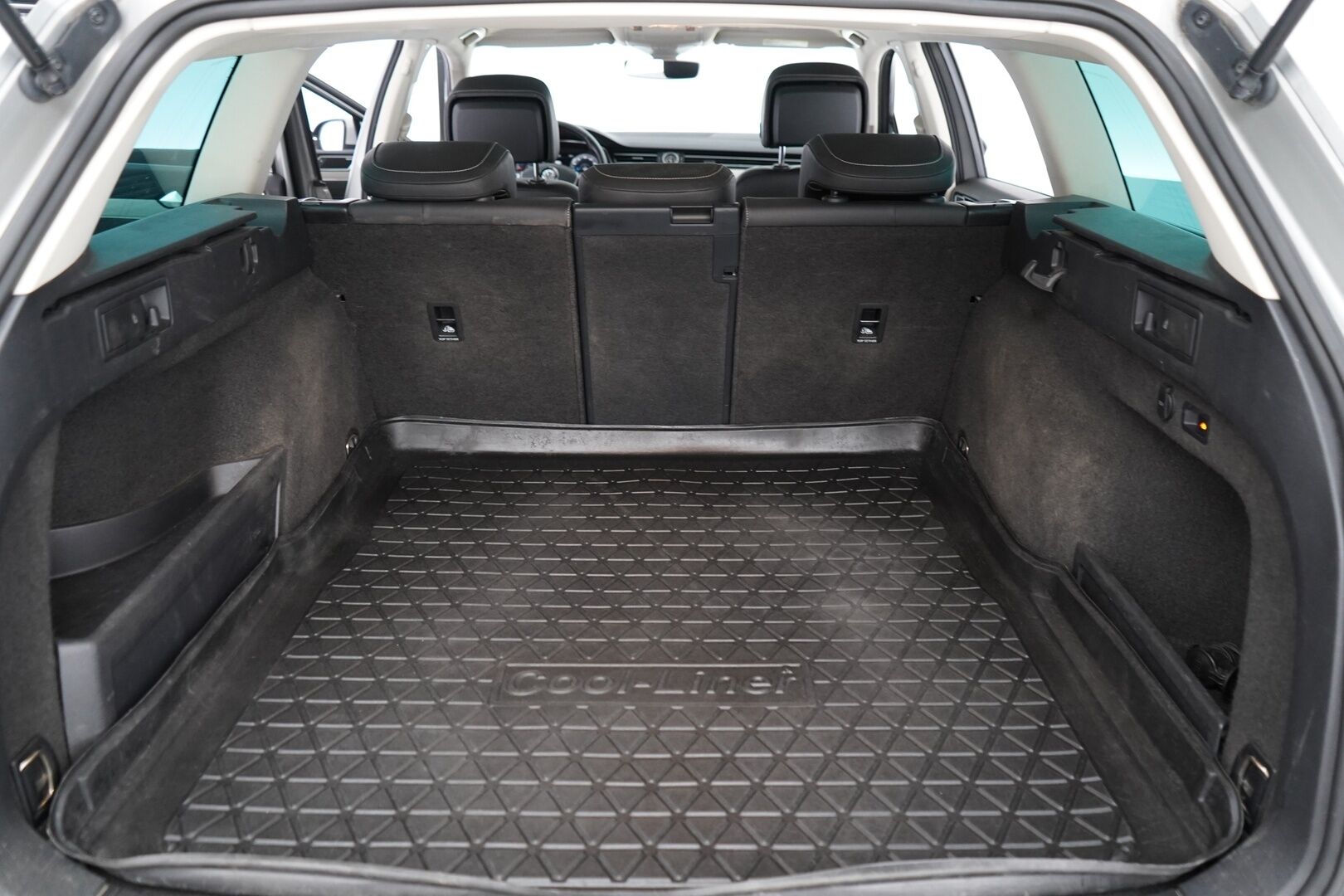 Volkswagen Passat 2015 2.0 TDI Biturbo Variant Highline 176 kW (240 hv) BMT 4MOTION DSG-aut *Webasto / Lasikatto / ACC / Koukku / Dynaudio / Digimittaristo / EcoComfort* - Suomi-auto / juuri huollettu / Kahdet renkaat / Kattavat varusteet!