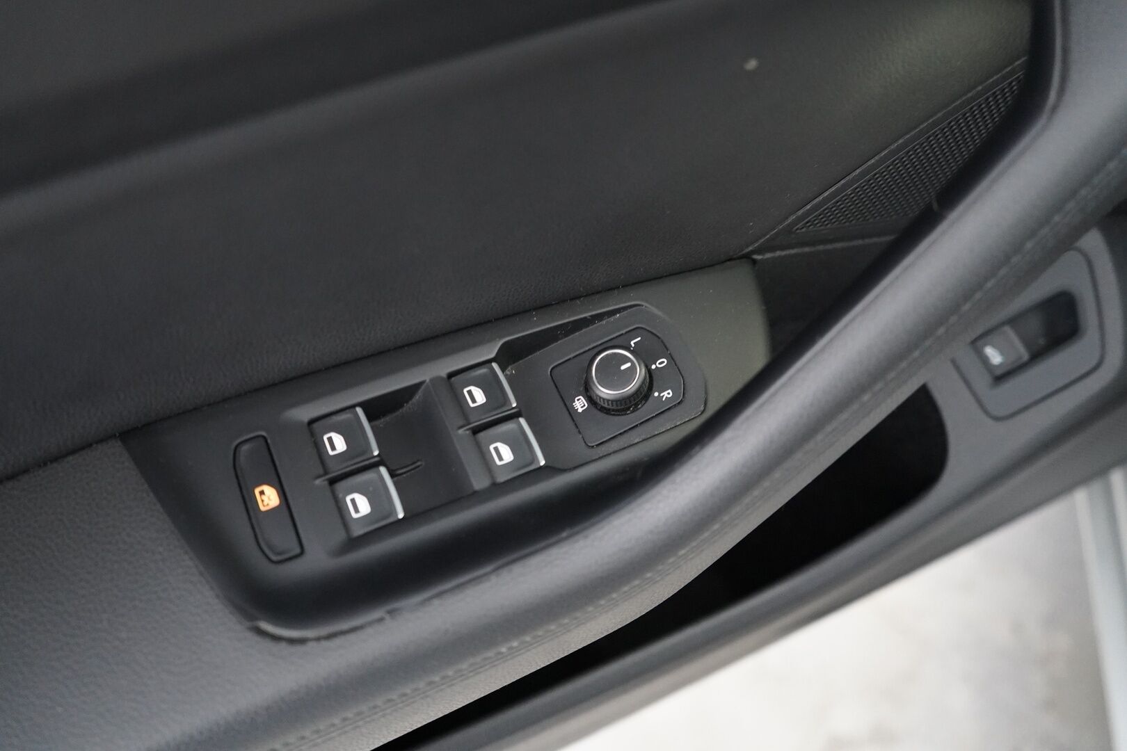 Volkswagen Passat 2015 TDI Biturbo Variant Highline 176 kW (240 hv) BMT 4MOTION DSG-aut *Webasto / Lasikatto / Acc / Koukku / Dynaudio / Digimittaristo / EcoComfort* - Suomi-auto / juuri huollettu / Kahdet renkaat / Kattavat varusteet!