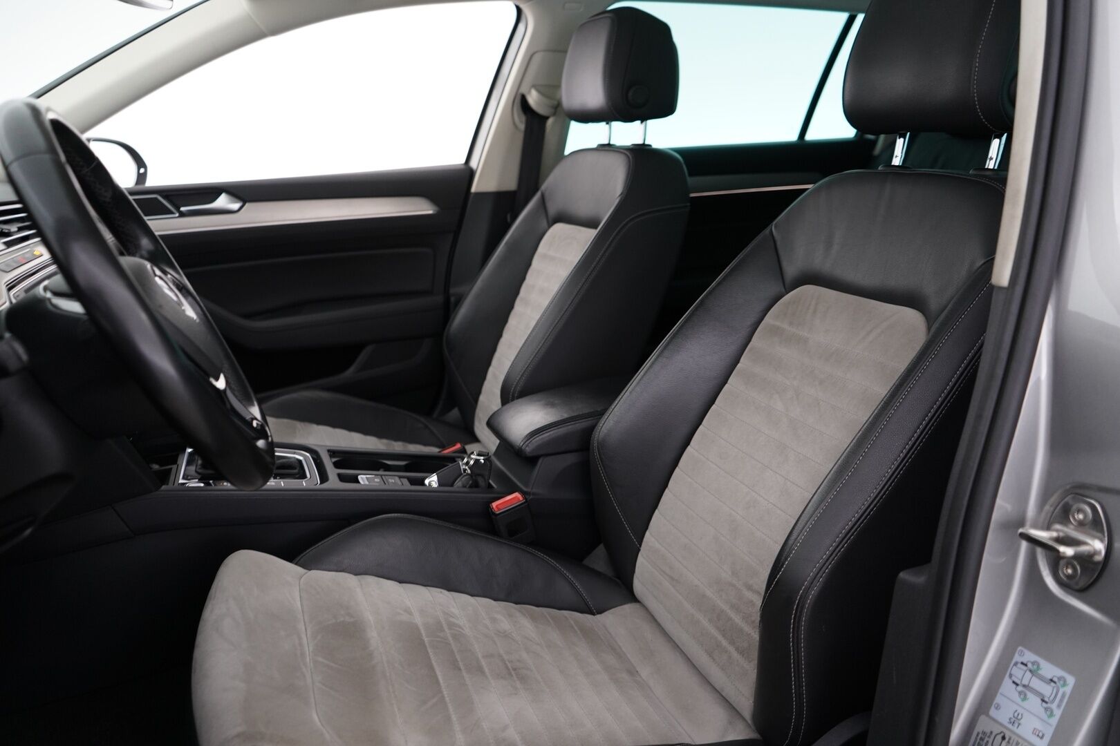 Volkswagen Passat 2015 2.0 TDI Biturbo Variant Highline 176 kW (240 hv) BMT 4MOTION DSG-aut *Webasto / Lasikatto / ACC / Koukku / Dynaudio / Digimittaristo / EcoComfort* - Suomi-auto / juuri huollettu / Kahdet renkaat / Kattavat varusteet!