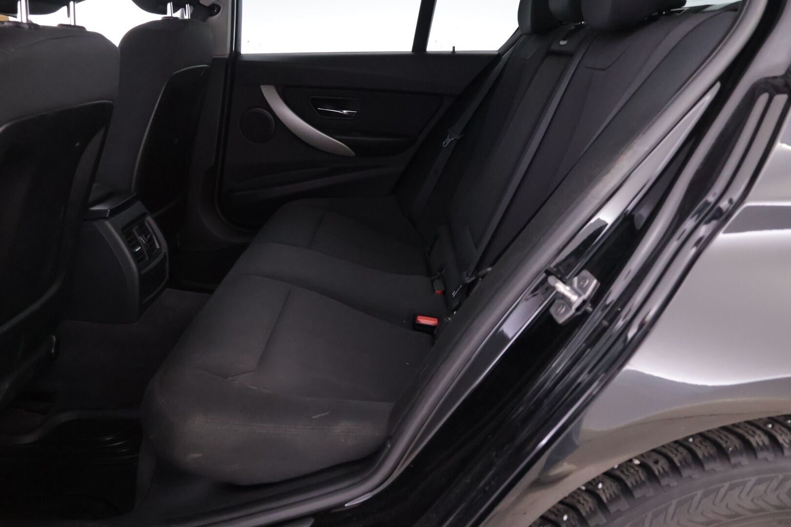 BMW 320 2015 F30 Sedan 320i TwinPower Turbo A Limited xDrive Edition *Lohko / Tutka / Vakkari / Xenon / Suomiauto* - Juuri katsastettu ja huollettu siistikuntoinen neliveto Suomiauto kaksilla renkailla ja vanteilla!