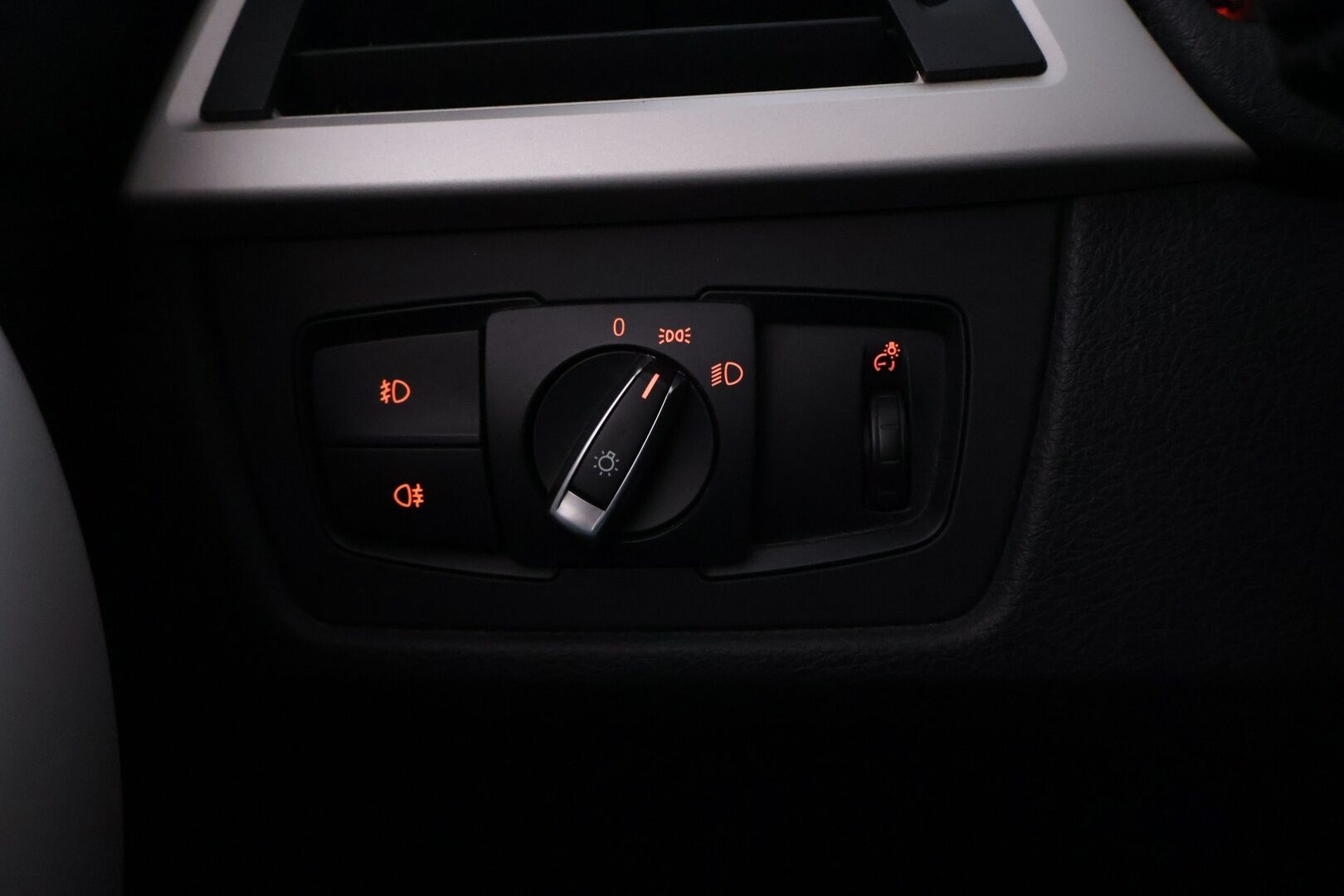 BMW 320 2015 F30 Sedan 320i TwinPower Turbo A Limited xDrive Edition *Lohko / Tutka / Vakkari / Xenon / Suomiauto* - Juuri katsastettu ja huollettu siistikuntoinen neliveto Suomiauto kaksilla renkailla ja vanteilla!