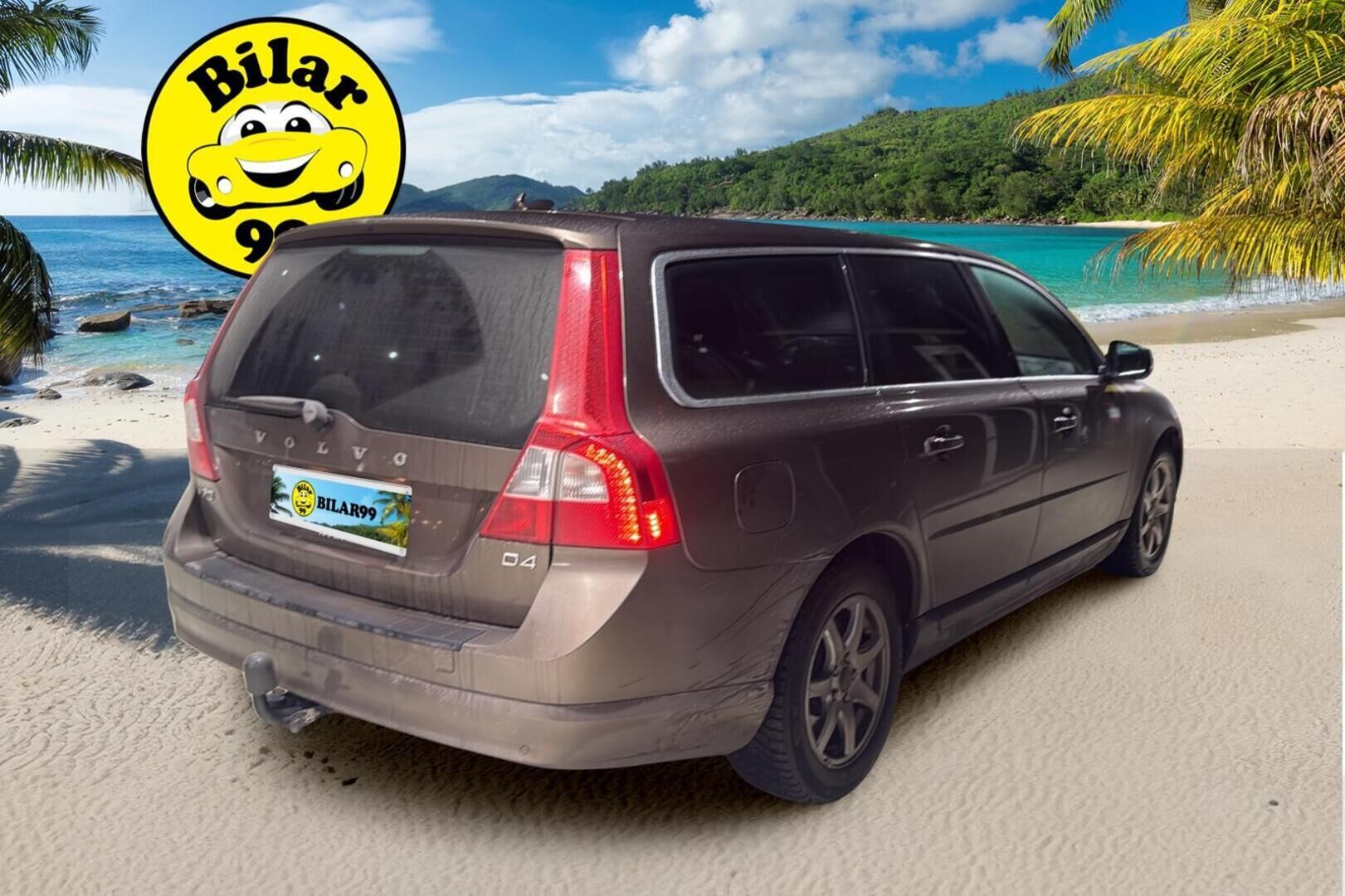 Volvo V70 2013 D4 Momentum aut * Vetokoukku / Vaalea Nahkasisusta / Navi / Xenon / Lohko & Sisäpistoke / City Safety / Vakkari - 2x Renkaat Aluvantein / Jakopää tehty / Siisti ikäisekseen! - Osta nyt, maksa vasta ensi vuonna