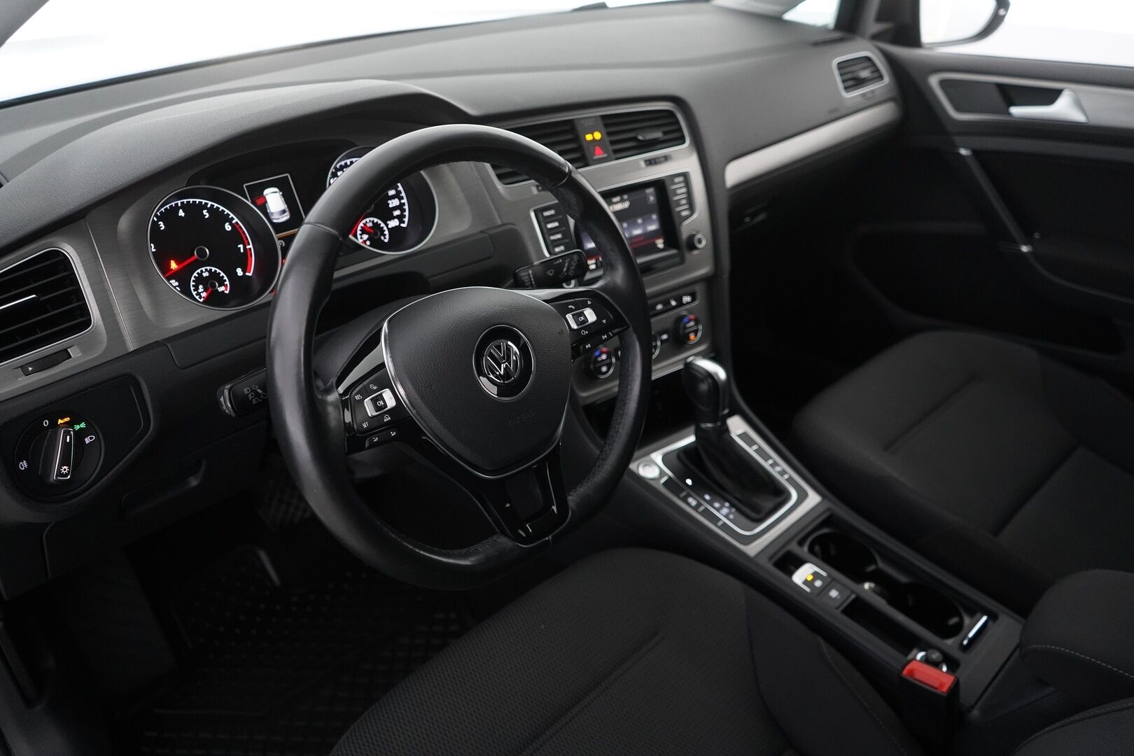 Volkswagen Golf 2015 1.2 TSI Comfortline Edition 40 77 kW (105 hv) BMT DSG-aut *Koukku / Lohkolämmitin / Vakkari / Keyless / Tutkat* - Suomi-Auto / Jakopää 2025 / Kahdet vanteet / Hyvät huollot