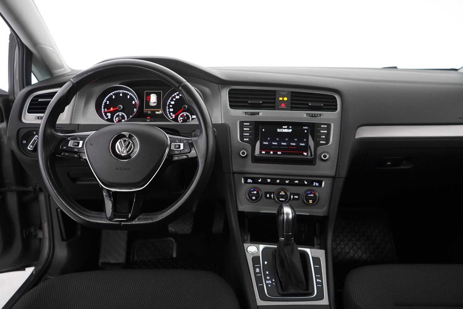 Volkswagen Golf 2015 1.2 TSI Comfortline Edition 40 77 kW (105 hv) BMT DSG-aut *Koukku / Lohkolämmitin / Vakkari / Keyless / Tutkat* - Suomi-Auto / Jakopää 2025 / Kahdet vanteet / Hyvät huollot