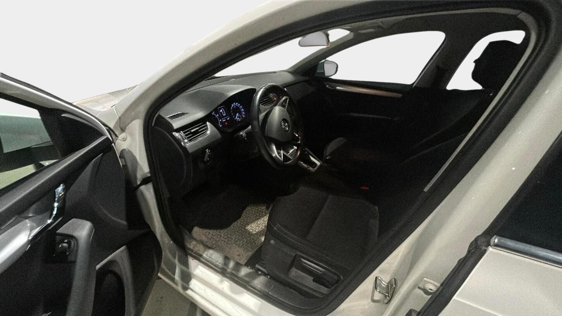 Skoda Octavia 2015 1,4 TSI Edition DSG Autom. - Suomiauto / Vakkari / Front Assist / Peruutustutka / Lohkolämmitin / 2x Renkaat aluvantein / Siisti ikäisekseen!