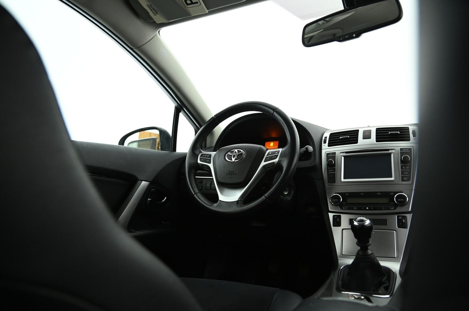 Toyota Avensis 2015 2,0 D-4D DPF Active Edition Wagon *2-Omisteinen Suomiauto / Webasto / P.Kamera / Puolinahat / Bluetooth / Koukku / Juuri Huollettu / Vuoden leima* - Taloudellinen luottopeli! Autosta löytyy kahdet hyvät renkaat, huoltohistoria todella särmä ja viimeisin huolto tehty hiljattain!