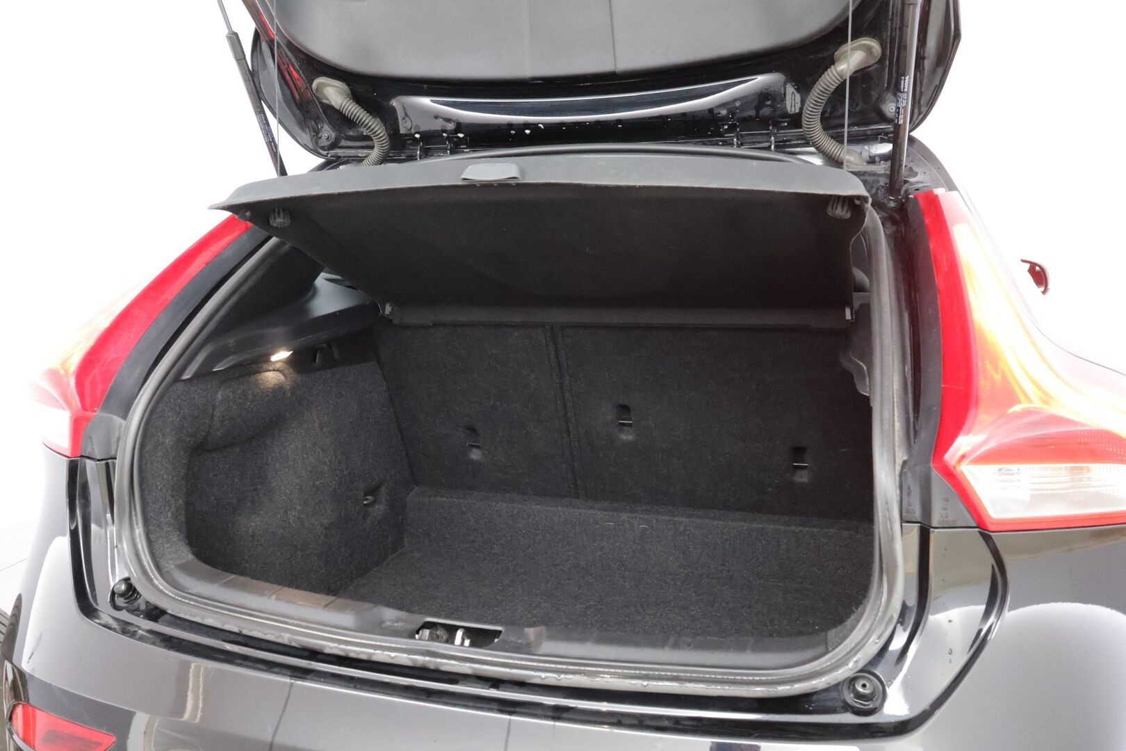 Volvo V40 2015 D2 Business aut * Webasto / High Perf Audio / Digimittari / Xenon / Peruutustutka / Vakkari - Suomiauto / Ei Adblue järjestelmää / Juuri saapunut Tampereelle! - HULLUT AVAJAISHULINAT KORKOTARJOUS 3,29 %