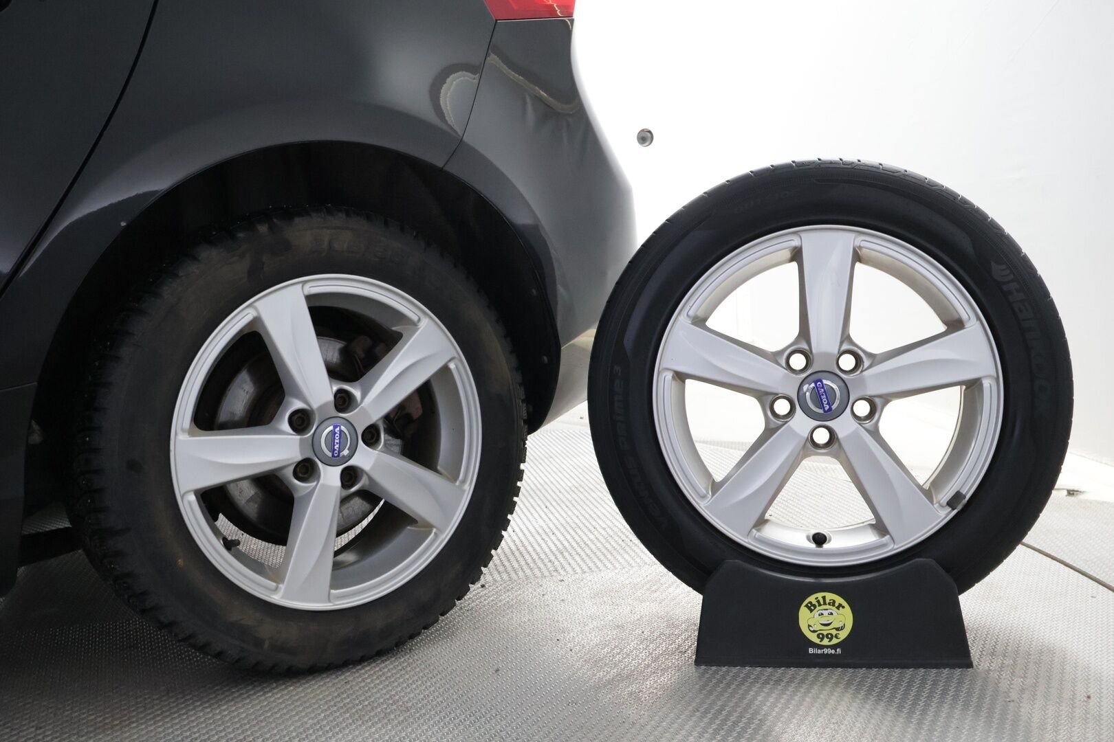 Volvo V40 2015 D2 Business aut * Webasto / High Perf Audio / Digimittari / Xenon / Peruutustutka / Vakkari - Suomiauto / Ei Adblue järjestelmää / Juuri saapunut Tampereelle! - HULLUT AVAJAISHULINAT KORKOTARJOUS 3,29 %