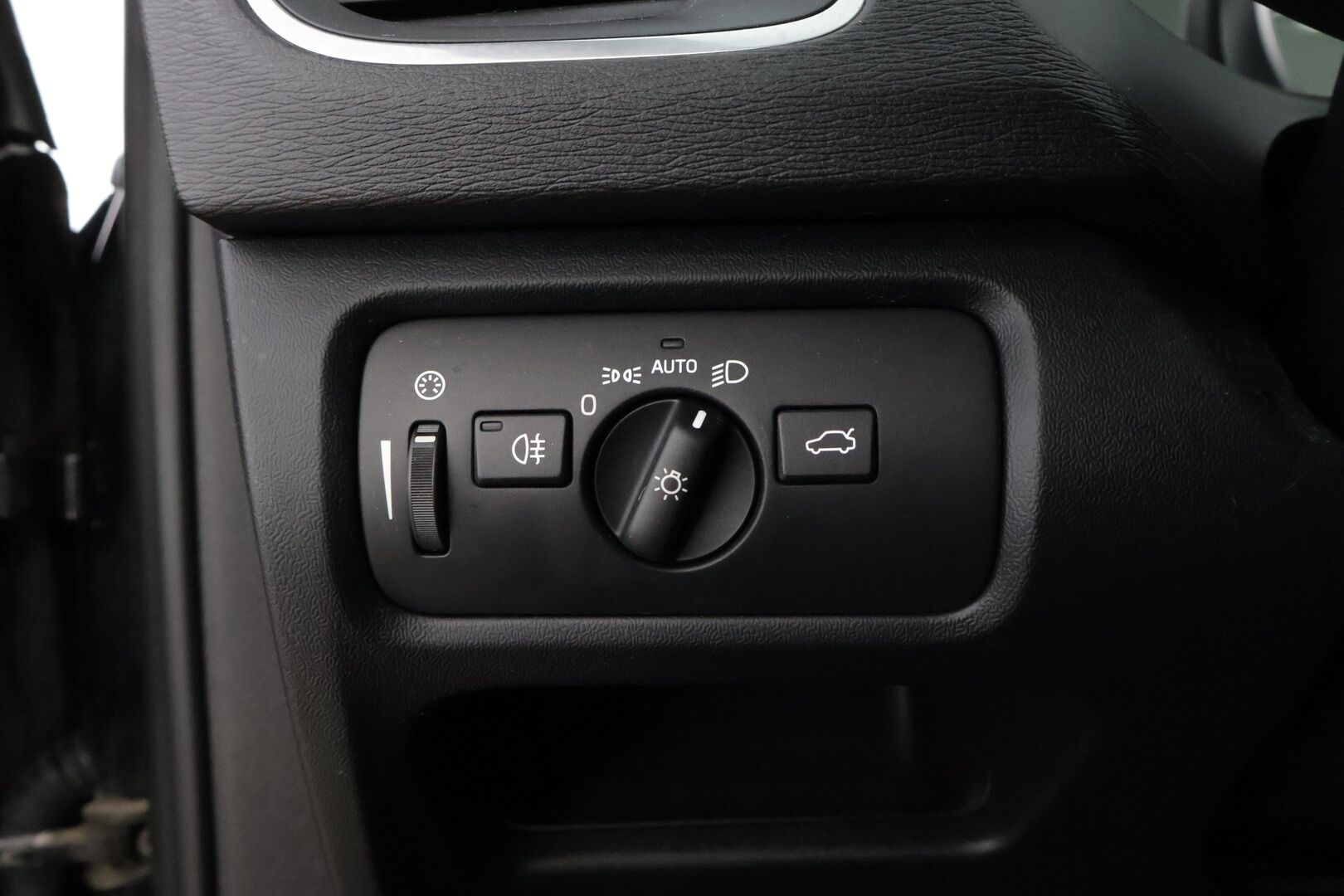 Volvo V40 2015 D2 Business aut * Webasto / High Perf Audio / Digimittari / Xenon / Peruutustutka / Vakkari - Suomiauto / Ei Adblue järjestelmää / Juuri saapunut Tampereelle! - HULLUT AVAJAISHULINAT KORKOTARJOUS 3,29 %