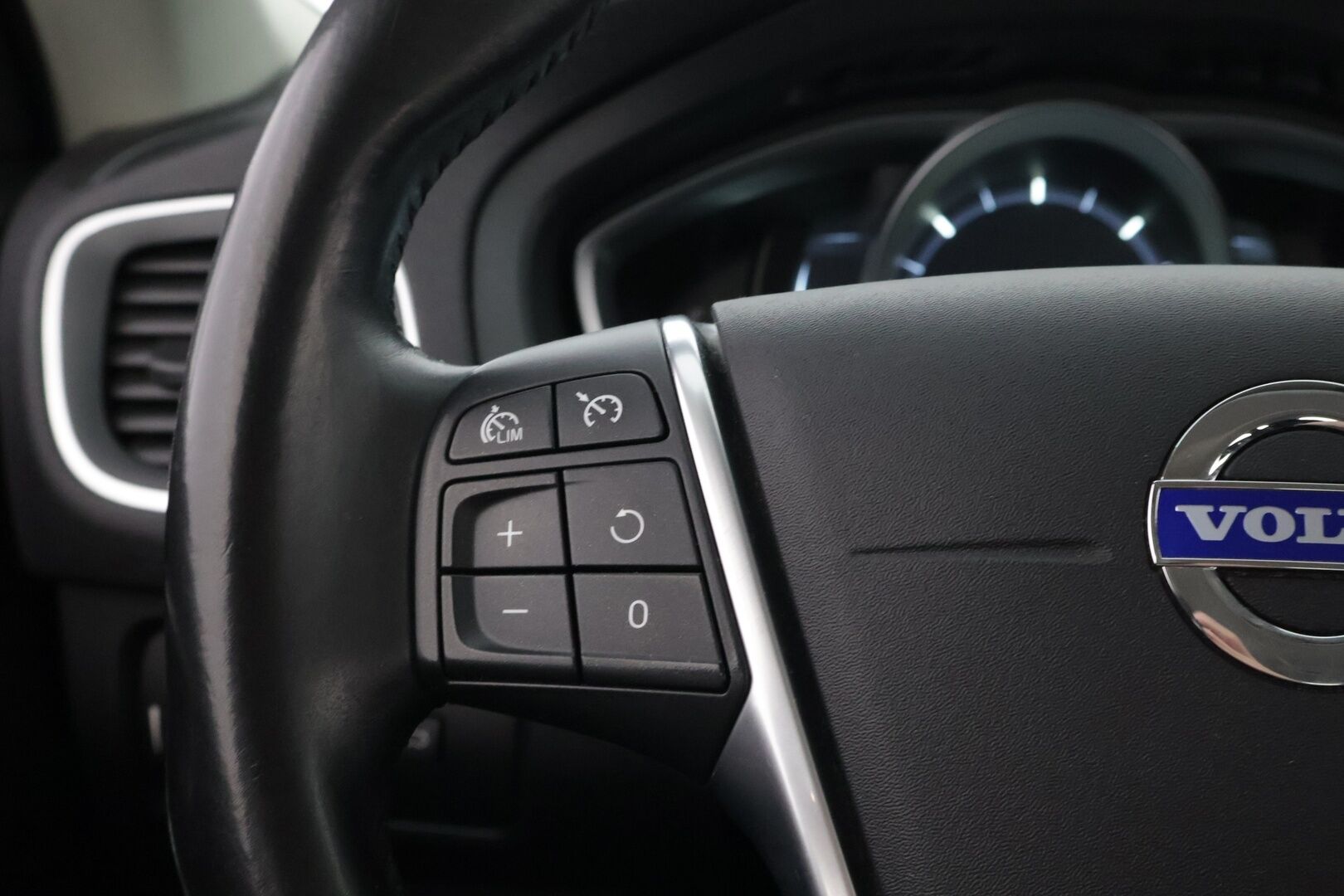 Volvo V40 2015 D2 Business aut * Webasto / High Perf Audio / Digimittari / Xenon / Peruutustutka / Vakkari - Suomiauto / Ei Adblue järjestelmää / Juuri saapunut Tampereelle! - HULLUT AVAJAISHULINAT KORKOTARJOUS 3,29 %