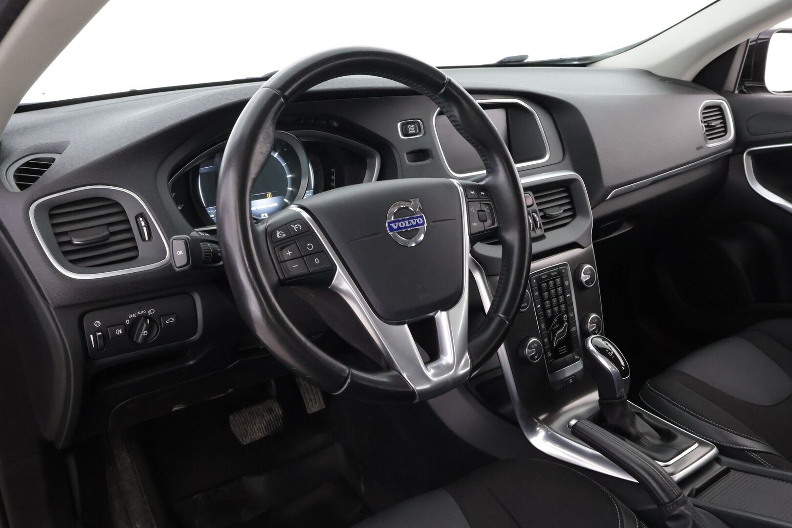 Volvo V40 2015 D2 Business aut * Webasto / High Perf Audio / Digimittari / Xenon / Peruutustutka / Vakkari - Suomiauto / Ei Adblue järjestelmää / Juuri saapunut Tampereelle! - HULLUT AVAJAISHULINAT KORKOTARJOUS 3,29 %