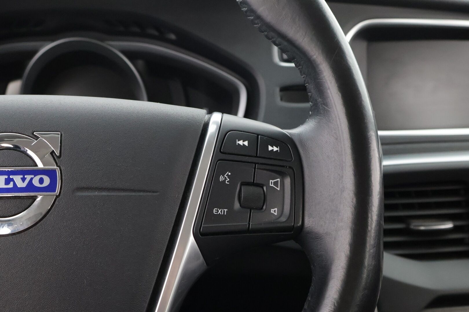 Volvo V40 2015 D2 Business aut * Webasto / High Perf Audio / Digimittari / Xenon / Peruutustutka / Vakkari - Suomiauto / Ei Adblue järjestelmää / Juuri saapunut Tampereelle! - HULLUT AVAJAISHULINAT KORKOTARJOUS 3,29 %