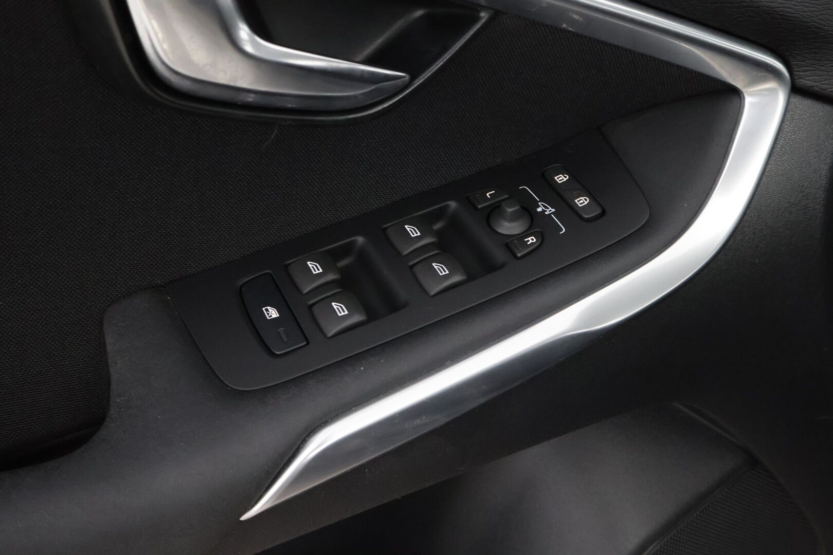 Volvo V40 2015 D2 Business aut * Webasto / High Perf Audio / Digimittari / Xenon / Peruutustutka / Vakkari - Suomiauto / Ei Adblue järjestelmää / Juuri saapunut Tampereelle! - HULLUT AVAJAISHULINAT KORKOTARJOUS 3,29 %