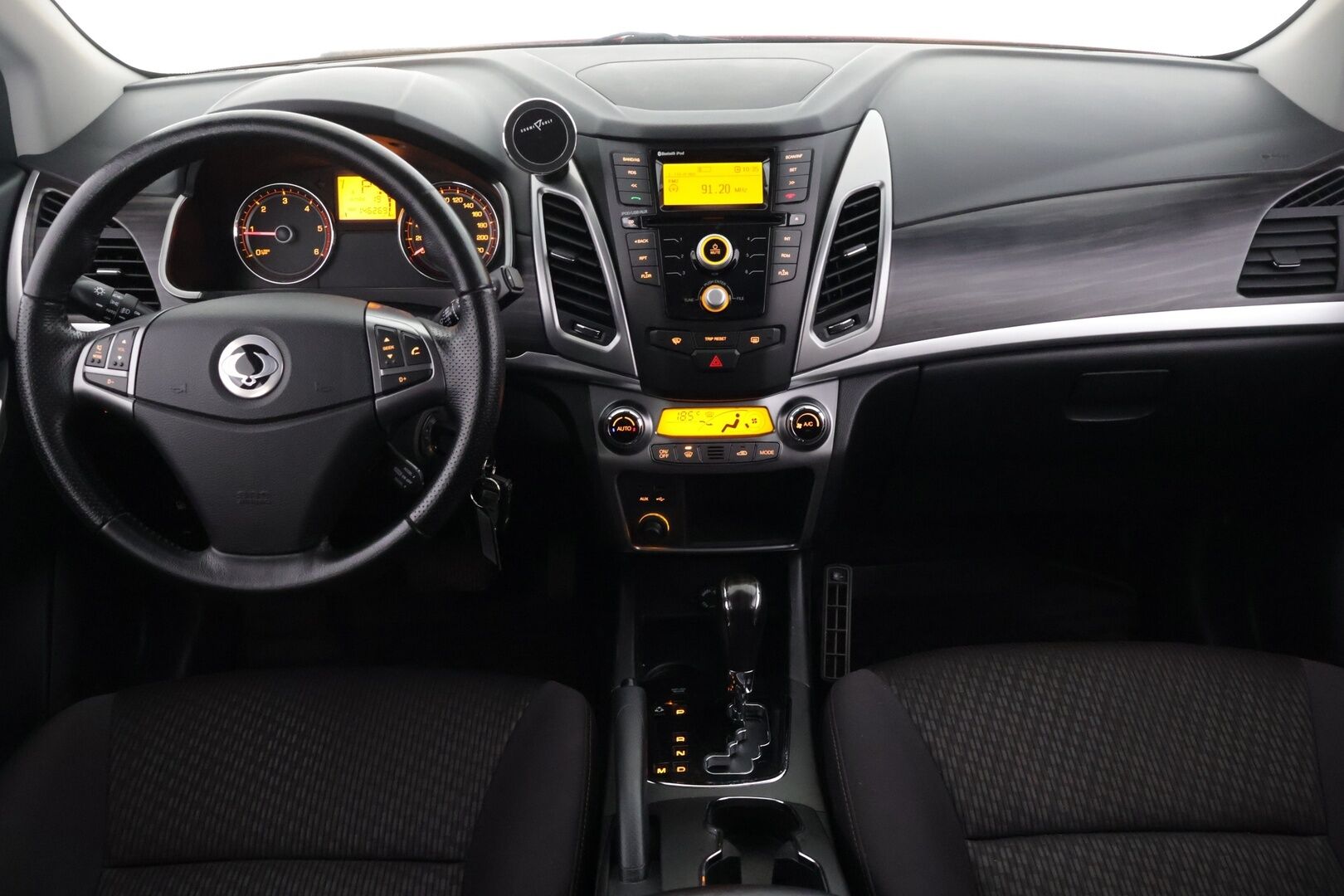 SsangYong Korando 2016 D20 AWD 6AT QUARTZ LIMITED / Vakkari / Lohkolämmitin / P-tutka / Koukku / 2x Renkaat Alumiinivanteilla - *MYYDÄÄN HUUTOKAUPAT.COM* / Suomi-auto / Neliveto automaatti / Särmä huoltohistoria / Pitkä leima