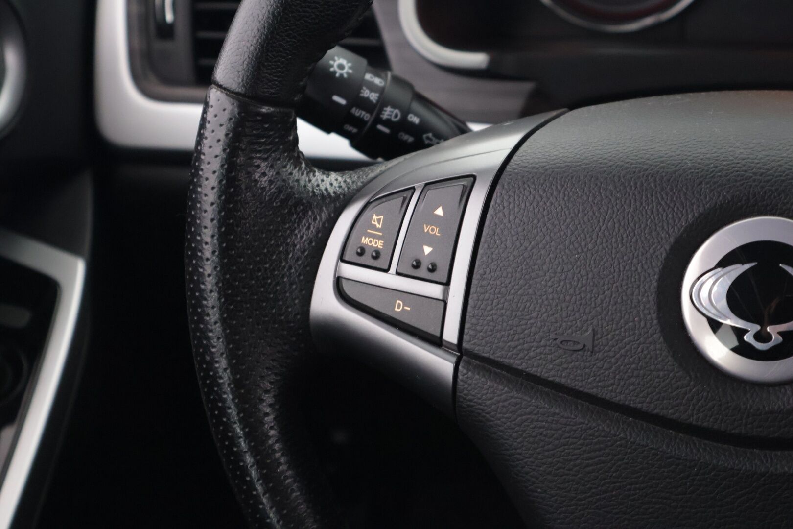 SsangYong Korando 2016 D20 AWD 6AT QUARTZ LIMITED / Vakkari / Lohkolämmitin / P-tutka / Koukku / 2x Renkaat Alumiinivanteilla - *MYYDÄÄN HUUTOKAUPAT.COM* / Suomi-auto / Neliveto automaatti / Särmä huoltohistoria / Pitkä leima