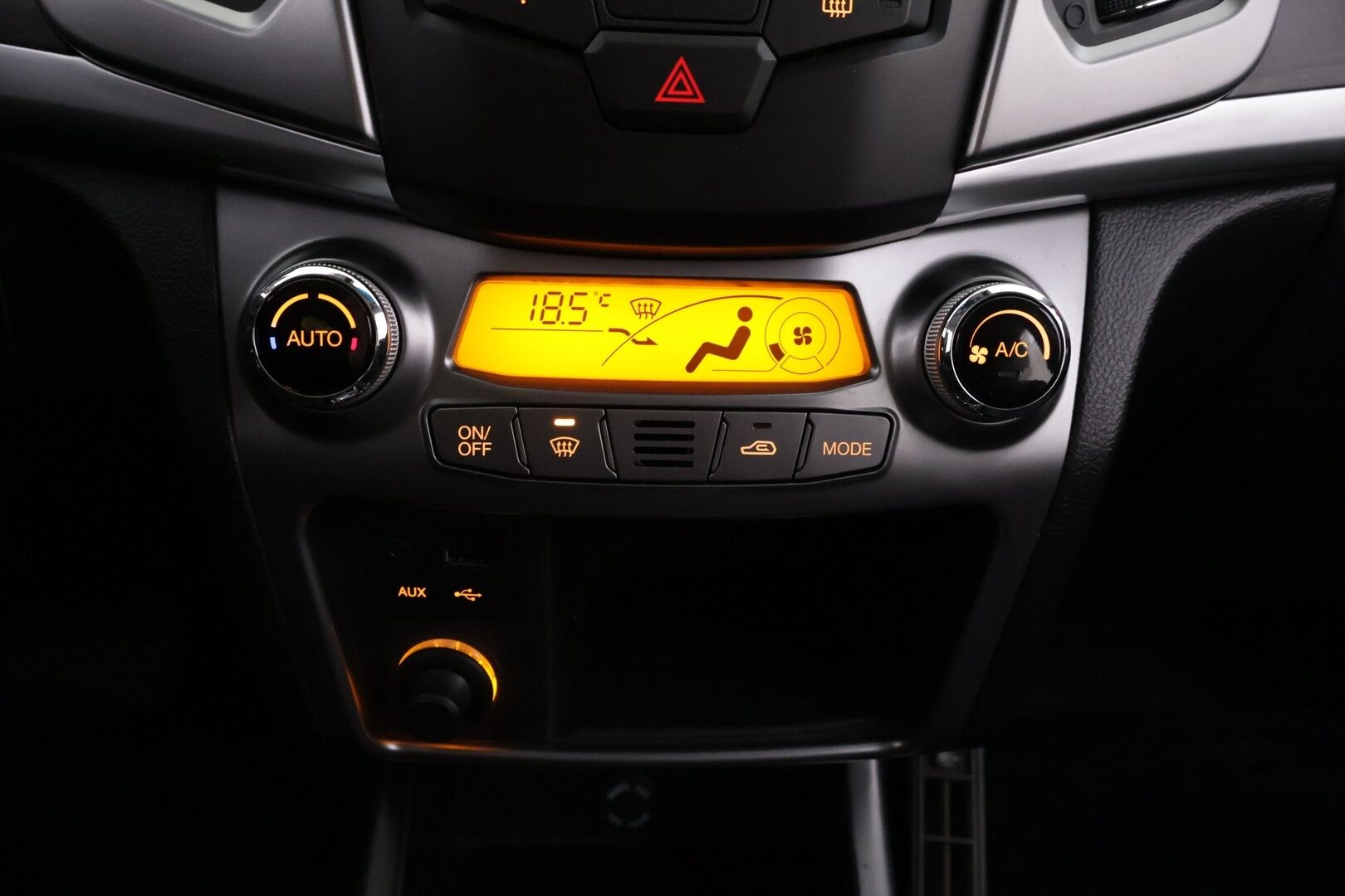 SsangYong Korando 2016 D20 AWD 6AT QUARTZ LIMITED / Vakkari / Lohkolämmitin / P-tutka / Koukku / 2x Renkaat Alumiinivanteilla - *MYYDÄÄN HUUTOKAUPAT.COM* / Suomi-auto / Neliveto automaatti / Särmä huoltohistoria / Pitkä leima
