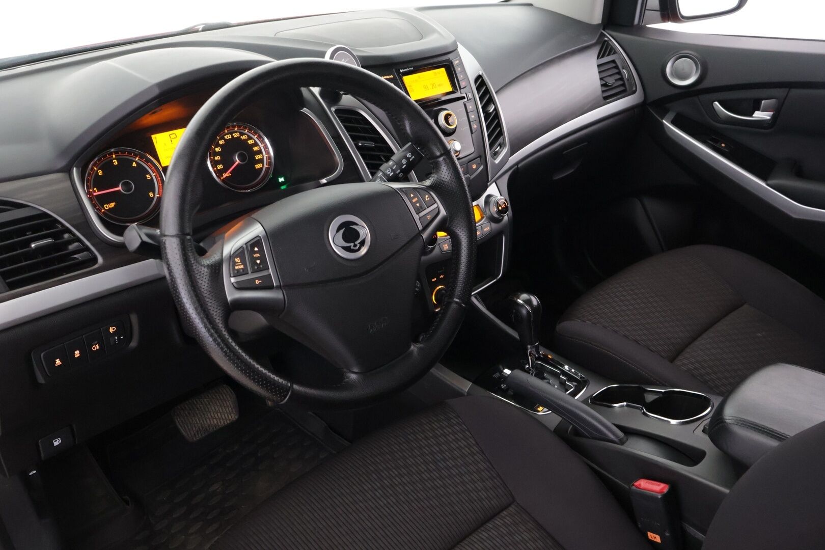 SsangYong Korando 2016 D20 AWD 6AT QUARTZ LIMITED / Vakkari / Lohkolämmitin / P-tutka / Koukku / 2x Renkaat Alumiinivanteilla - *MYYDÄÄN HUUTOKAUPAT.COM* / Suomi-auto / Neliveto automaatti / Särmä huoltohistoria / Pitkä leima