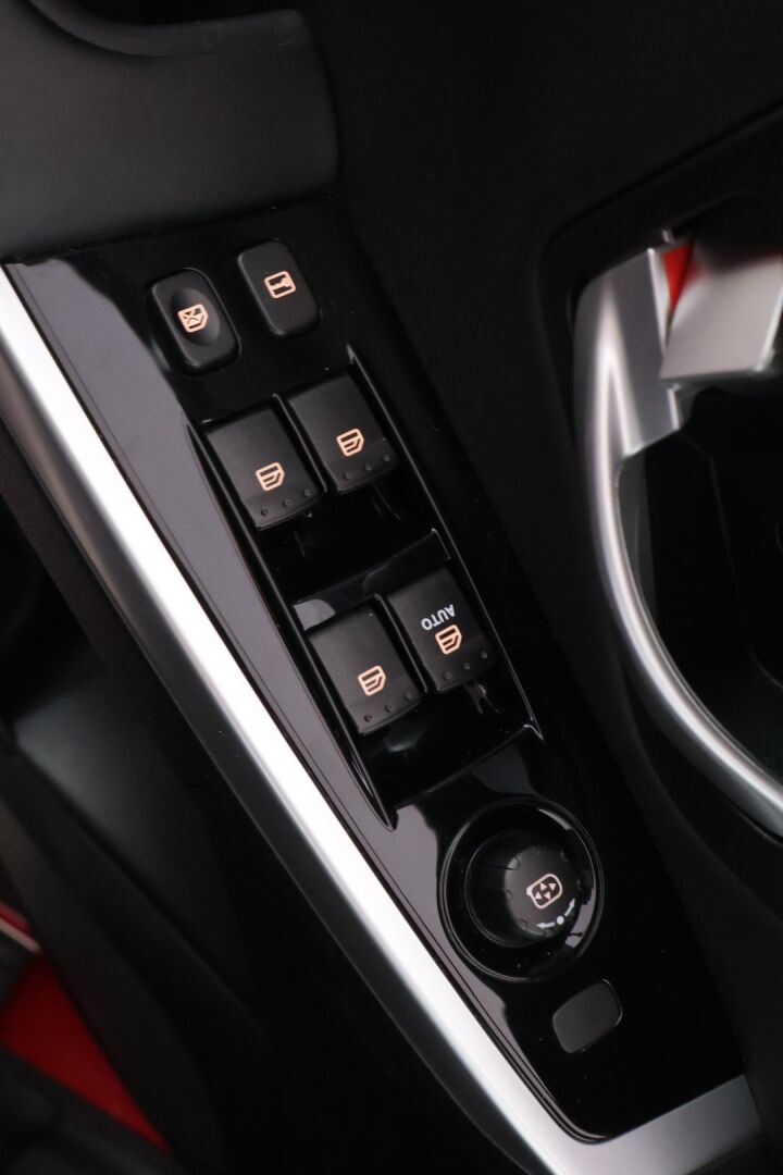SsangYong Korando 2016 D20 AWD 6AT QUARTZ LIMITED / Vakkari / Lohkolämmitin / P-tutka / Koukku / 2x Renkaat Alumiinivanteilla - *MYYDÄÄN HUUTOKAUPAT.COM* / Suomi-auto / Neliveto automaatti / Särmä huoltohistoria / Pitkä leima