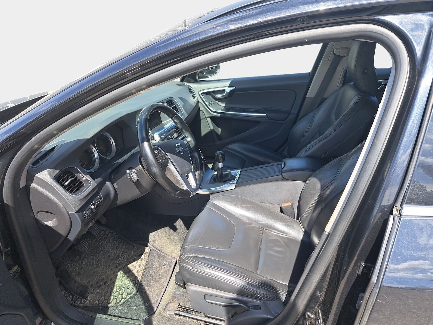 Volvo V60 2012 - YritysOutlet - Myydään vain yrityksille - – Tämä auto myydään YritysOutlet -valikoimasta vain yritykselle