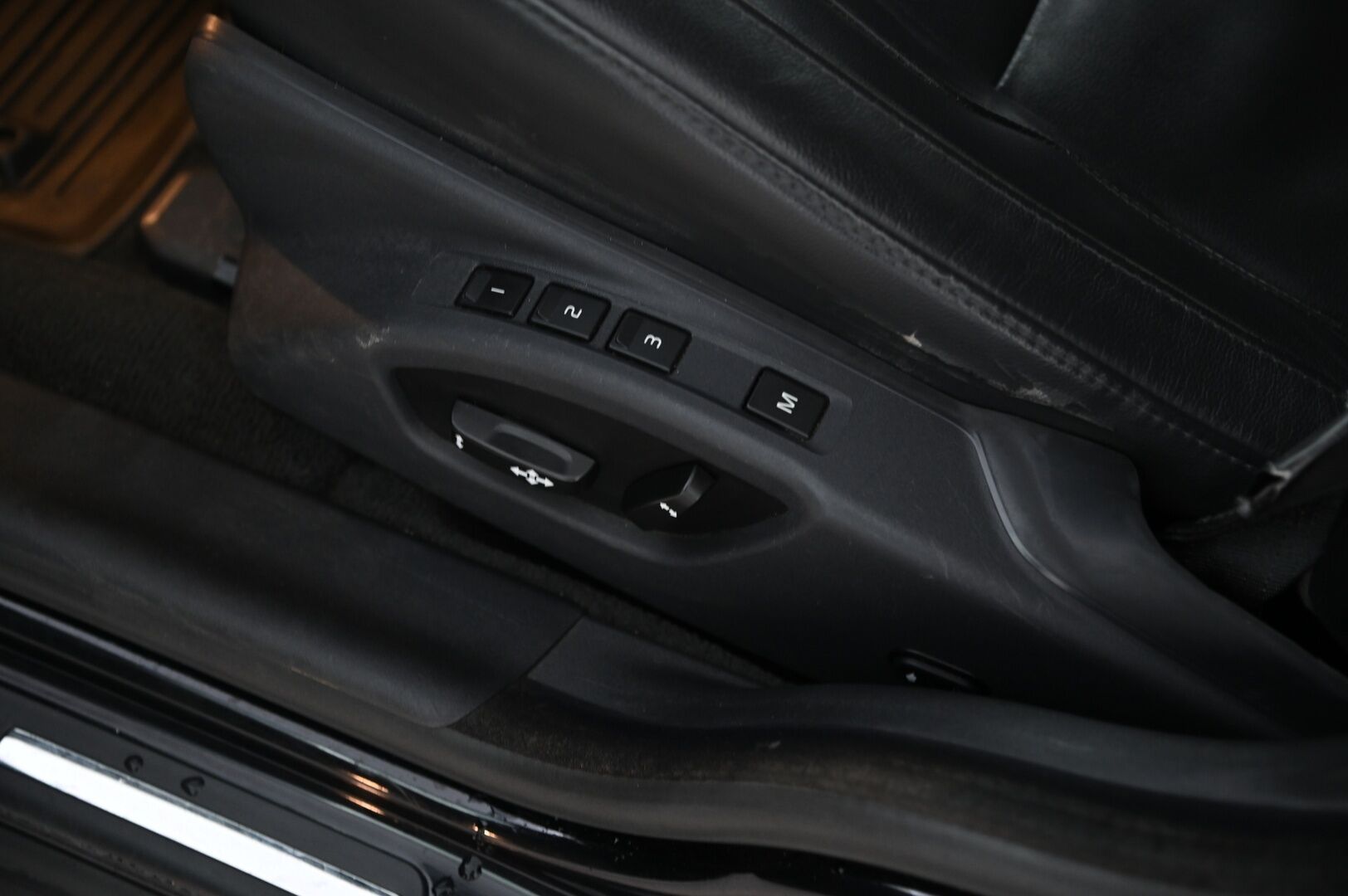 Volvo V70 2015 D4 Classic Business aut * Webasto / Koukku / Suomi-auto / Muistipenkki / Nahkasisusta / Vakkari * - S-luukku / Bluetooth / Digimittaristo / P.tutka - HULLU BLACKWEEK KORKOTARJOUS 2,49%