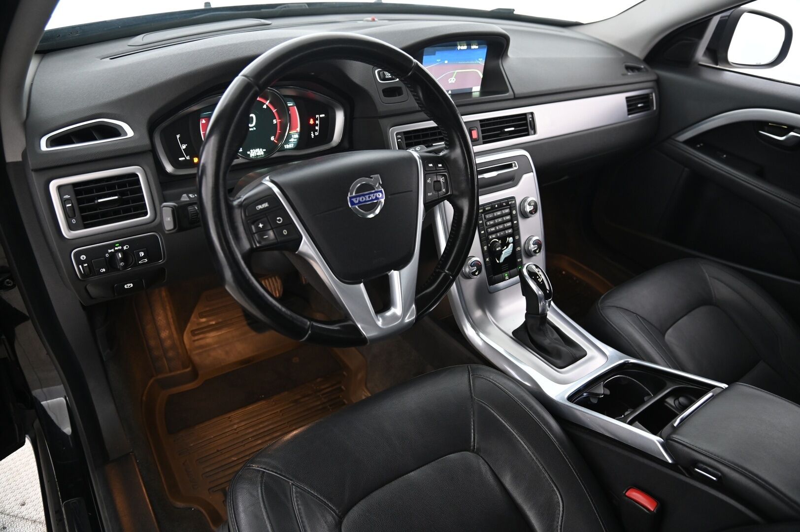 Volvo V70 2015 D4 Classic Business aut * Webasto / Koukku / Suomi-auto / Muistipenkki / Nahkasisusta / Vakkari * - S-luukku / Bluetooth / Digimittaristo / P.tutka - HULLU BLACKWEEK KORKOTARJOUS 2,49%