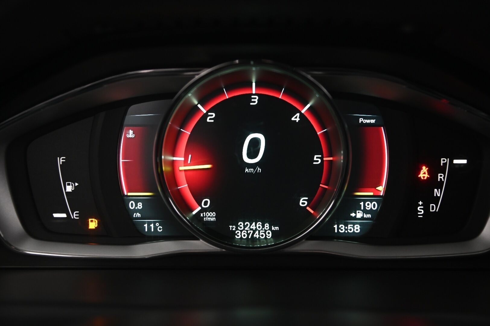 Volvo V70 2015 D4 Classic Business aut * Webasto / Koukku / Suomi-auto / Muistipenkki / Nahkasisusta / Vakkari * - S-luukku / Bluetooth / Digimittaristo / P.tutka - HULLU BLACKWEEK KORKOTARJOUS 2,49%