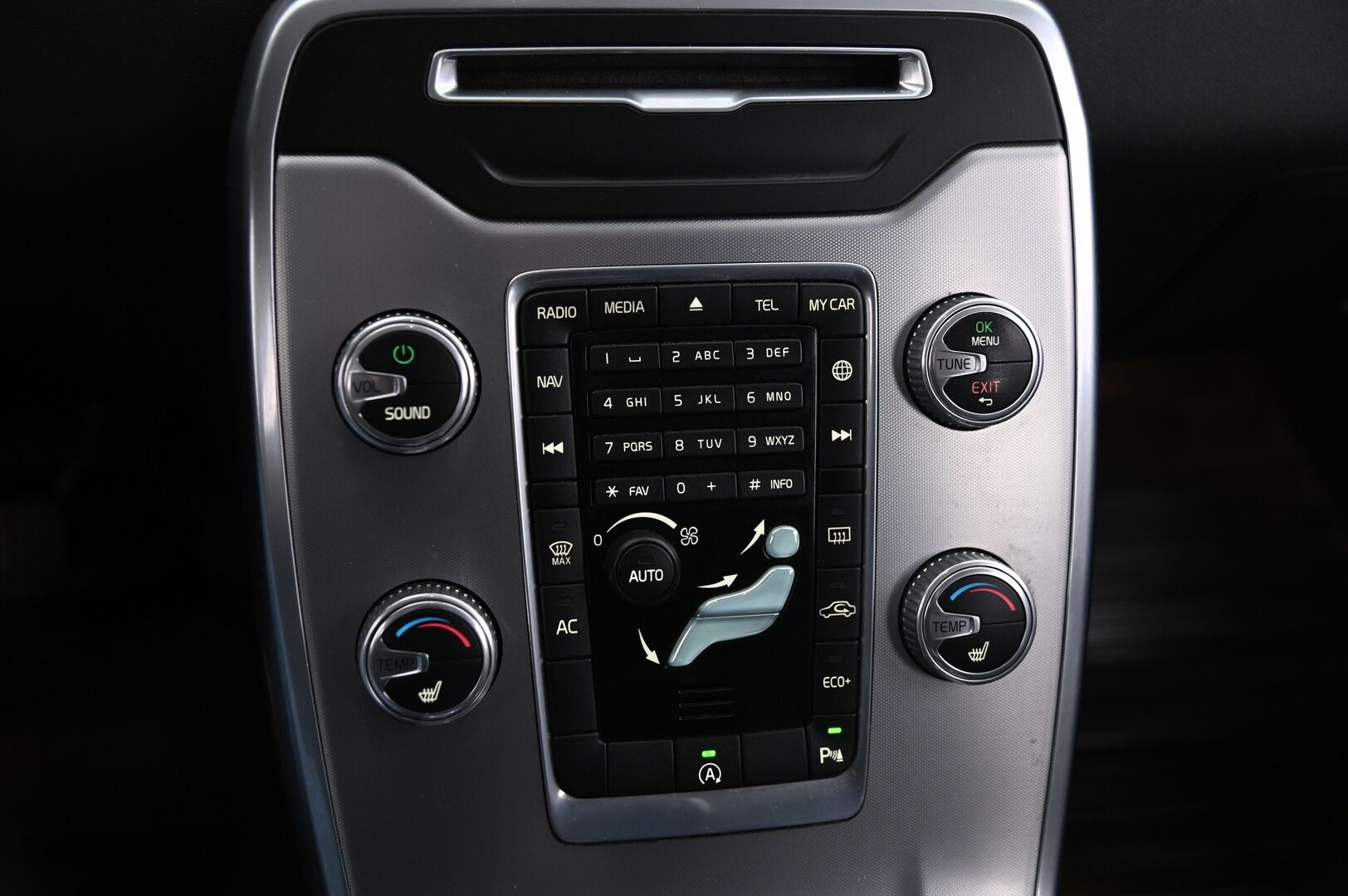 Volvo V70 2015 D4 Classic Business aut * Webasto / Koukku / Suomi-auto / Muistipenkki / Nahkasisusta / Vakkari * - S-luukku / Bluetooth / Digimittaristo / P.tutka - HULLU BLACKWEEK KORKOTARJOUS 2,49%