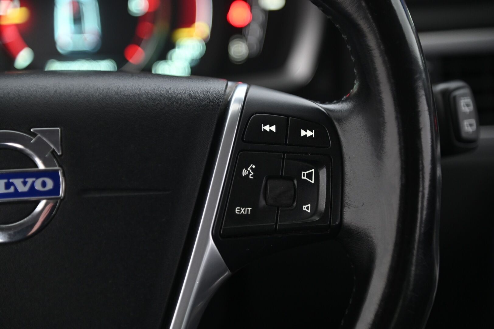 Volvo V70 2015 D4 Classic Business aut * Webasto / Koukku / Suomi-auto / Muistipenkki / Nahkasisusta / Vakkari * - S-luukku / Bluetooth / Digimittaristo / P.tutka - HULLU BLACKWEEK KORKOTARJOUS 2,49%