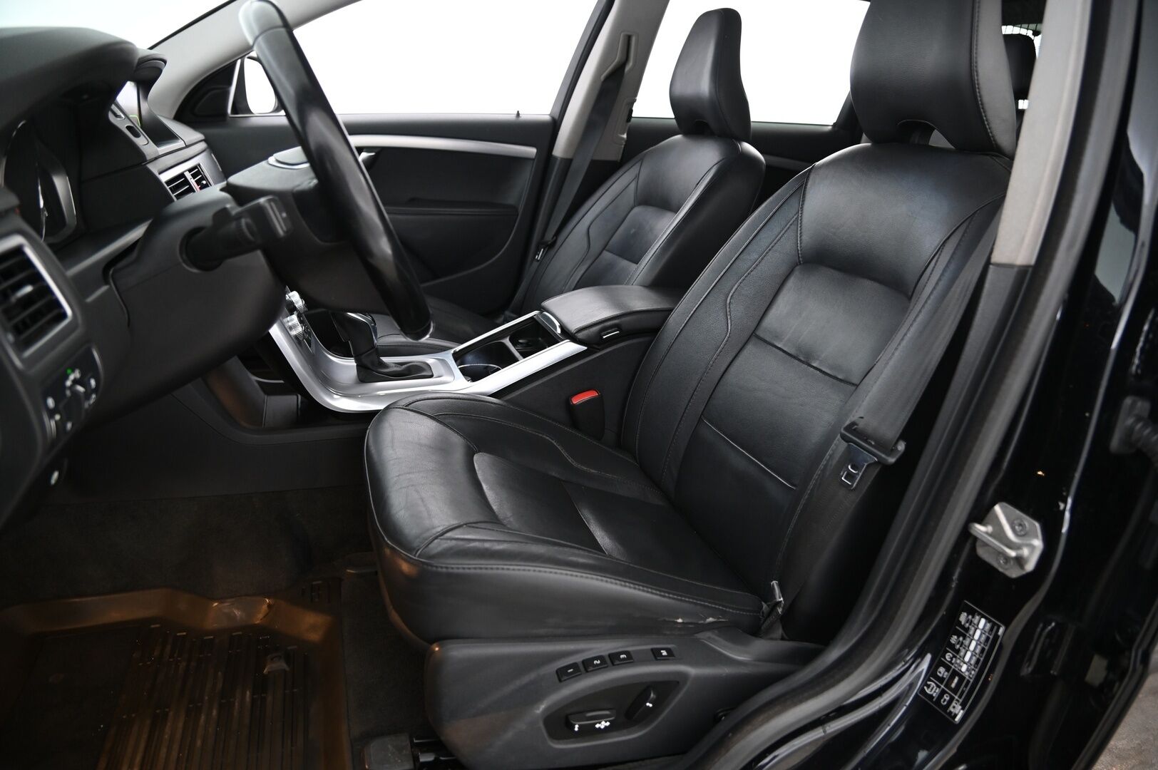 Volvo V70 2015 D4 Classic Business aut * Webasto / Koukku / Suomi-auto / Muistipenkki / Nahkasisusta / Vakkari * - S-luukku / Bluetooth / Digimittaristo / P.tutka - HULLU BLACKWEEK KORKOTARJOUS 2,49%