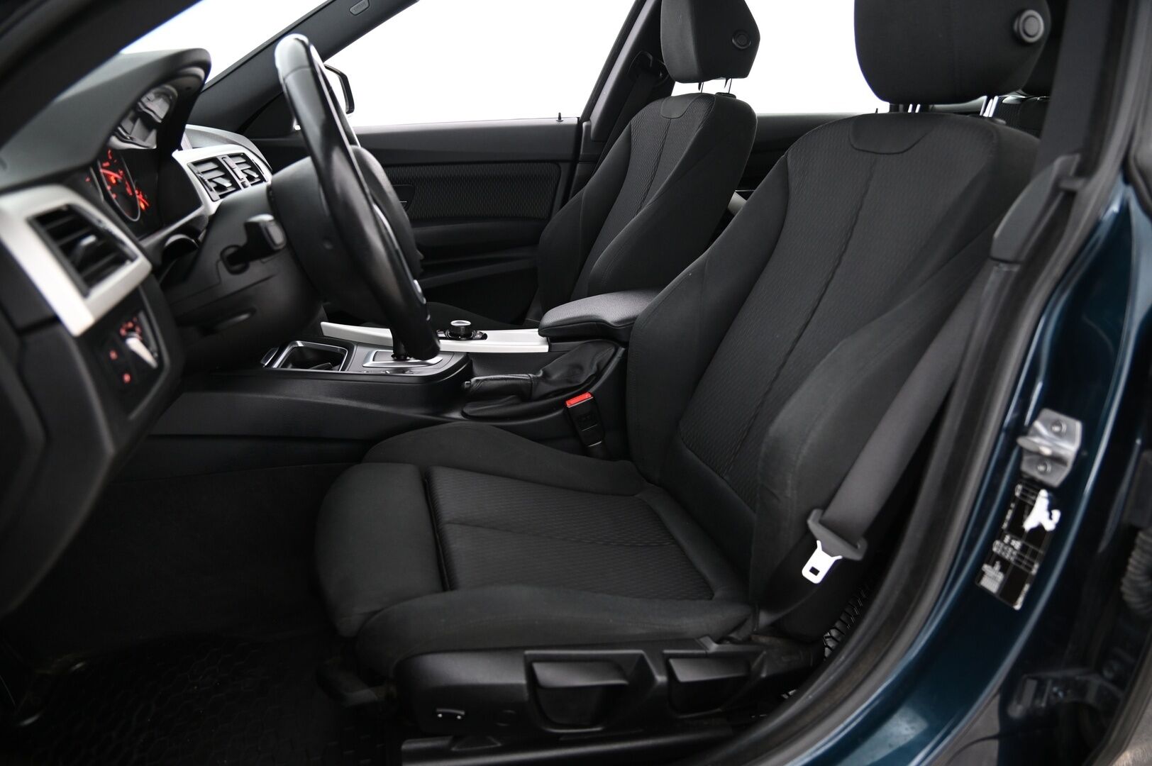 BMW 318 Gran Turismo 2016 F34 Gran Turismo 318d A Business *Lohko / Sportti-penkit / Vakkari / Tutkat* - *Suomi-auto / Vasta saapunut / Juuri huollettu*