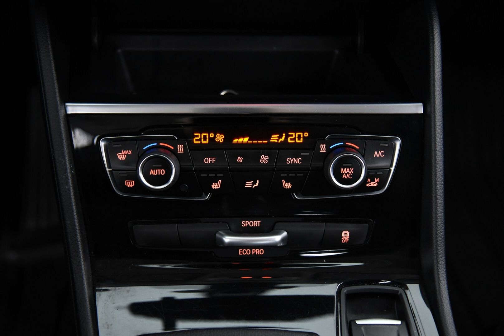 BMW 216 2015 F45 Active Tourer 216d Business / Suomi-auto / Vakkari / P. Tutka / LED / KeylessGo / Bluetooth /