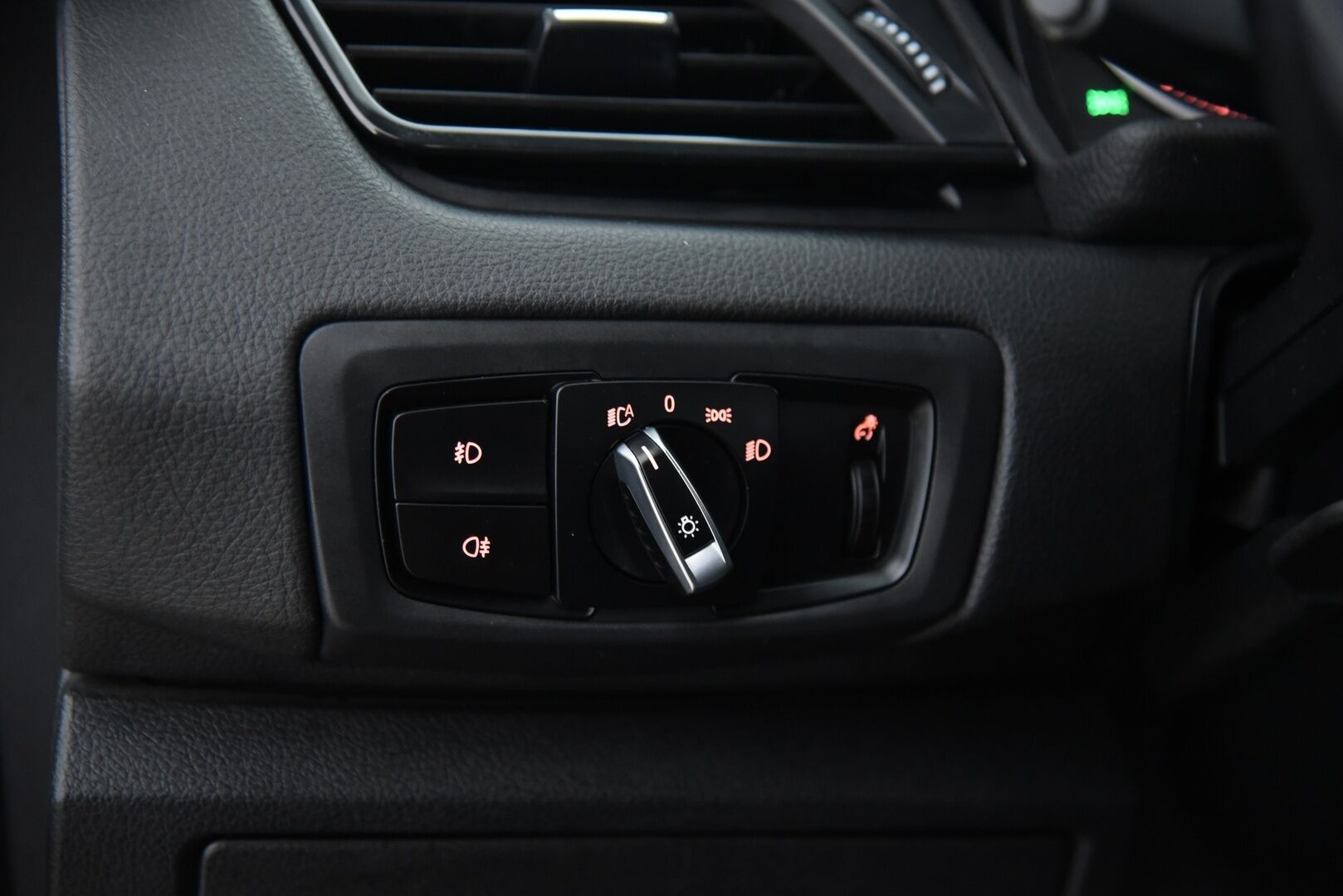 BMW 216 2015 F45 Active Tourer 216d Business / Suomi-auto / Vakkari / P. Tutka / LED / KeylessGo / Bluetooth /