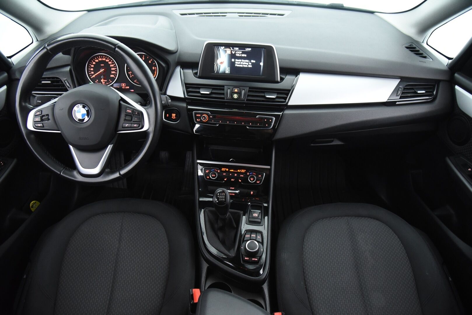 BMW 216 2015 F45 Active Tourer 216d Business / Suomi-auto / Vakkari / P. Tutka / LED / KeylessGo / Bluetooth /