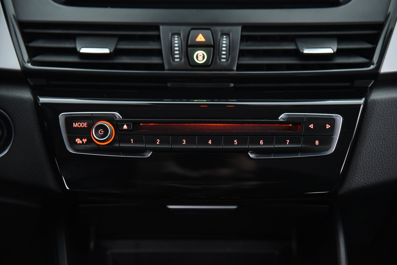 BMW 216 2015 F45 Active Tourer 216d Business / Suomi-auto / Vakkari / P. Tutka / LED / KeylessGo / Bluetooth /