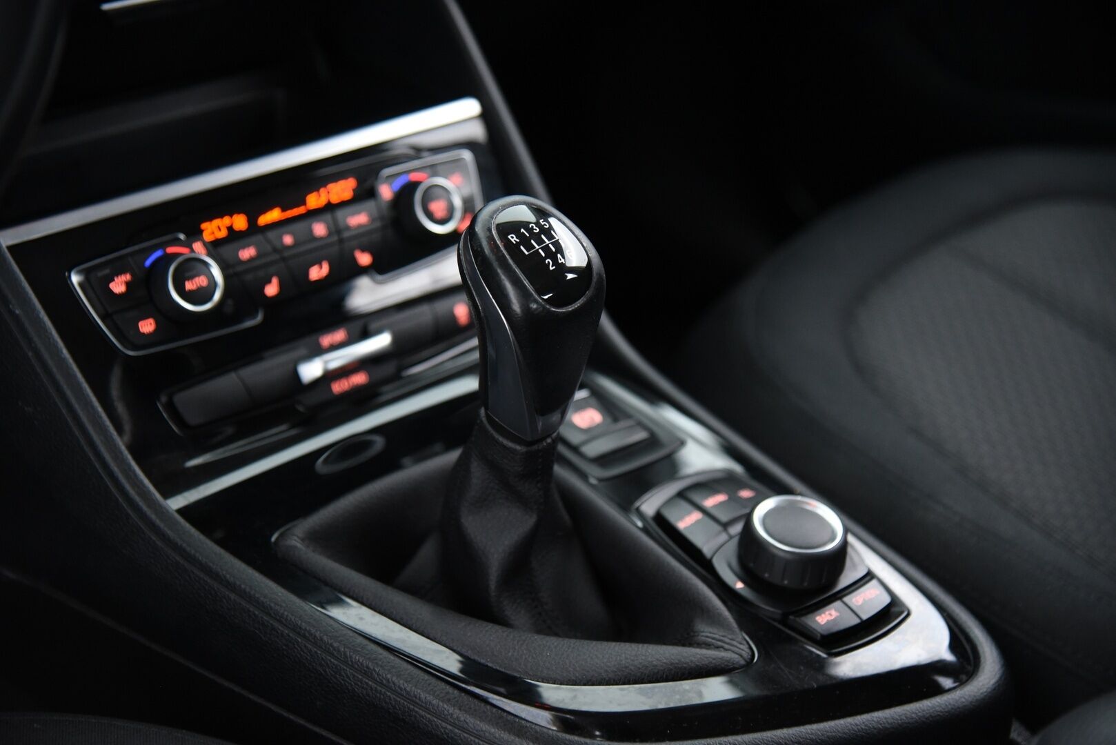 BMW 216 2015 F45 Active Tourer 216d Business / Suomi-auto / Vakkari / P. Tutka / LED / KeylessGo / Bluetooth /