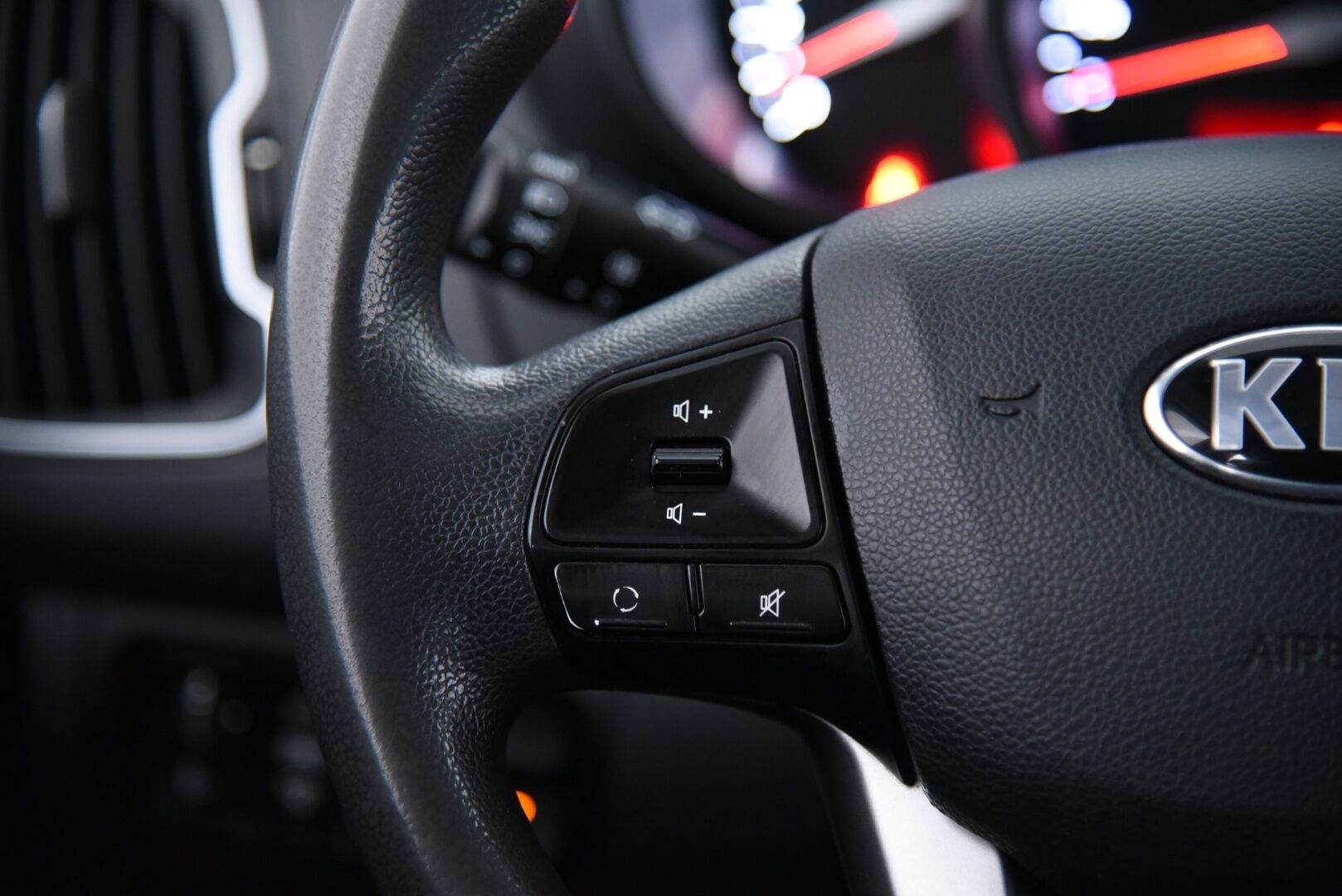 Kia Rio 2016 1,2 ISG LX 5D EcoDynamics / Suomi-Auto / Ilmastointi / Aux - Kahdet renkaat / Huoltokirja