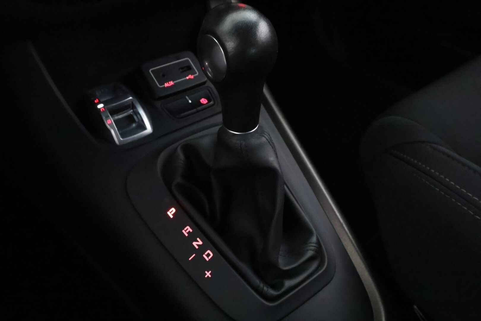 Alfa Romeo Giulietta 2016 1,4 MultiAir 170hv TCT Distinctive - | Vakkari | Bluetooth audio & Handsfree | Aut. ilmastointi | DNA ajotapavalitsin | Lohkolämmitin | 2x renkaat aluin | Suomiauto | 