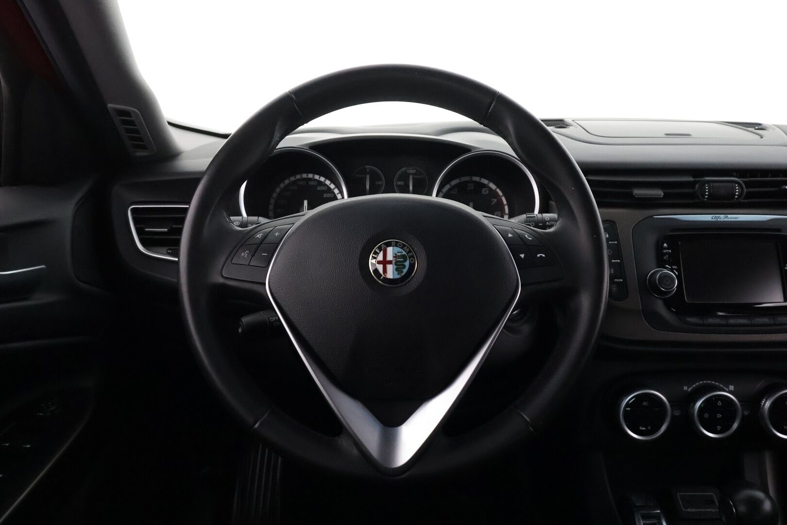 Alfa Romeo Giulietta 2016 1,4 MultiAir 170hv TCT Distinctive - | Vakkari | Bluetooth audio & Handsfree | Aut. ilmastointi | DNA ajotapavalitsin | Lohkolämmitin | 2x renkaat aluin | Suomiauto | 