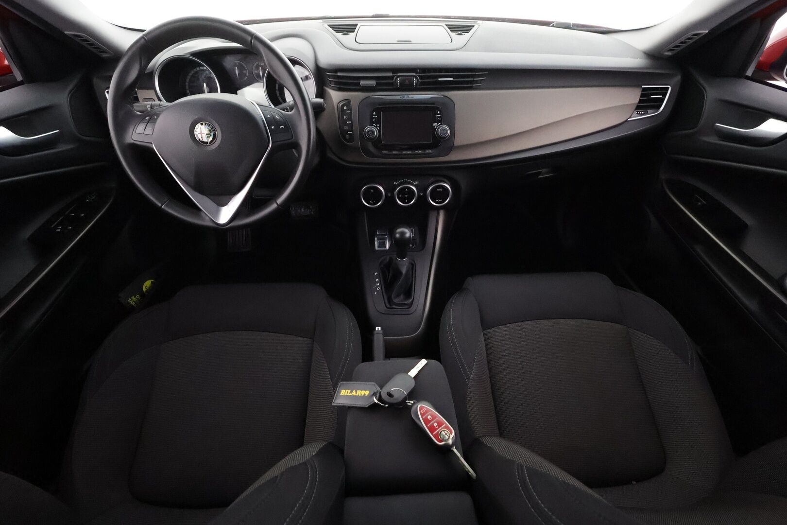 Alfa Romeo Giulietta 2016 1,4 MultiAir 170hv TCT Distinctive - | Vakkari | Bluetooth audio & Handsfree | Aut. ilmastointi | DNA ajotapavalitsin | Lohkolämmitin | 2x renkaat aluin | Suomiauto | 
