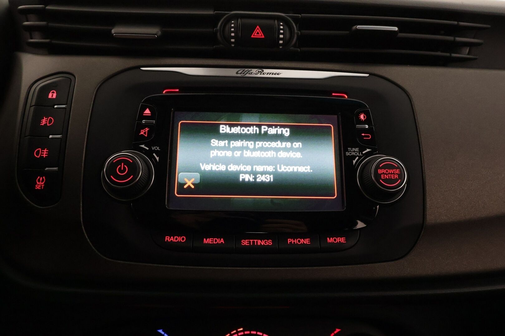 Alfa Romeo Giulietta 2016 1,4 MultiAir 170hv TCT Distinctive - | Vakkari | Bluetooth audio & Handsfree | Aut. ilmastointi | DNA ajotapavalitsin | Lohkolämmitin | 2x renkaat aluin | Suomiauto | 