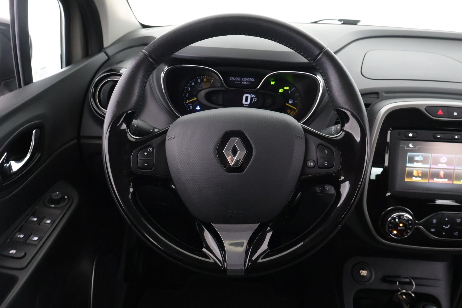 Renault Captur 2016 TCe 120 S&S EDC-aut Navi Style - Kahdet hyvät renkaat / vakkari / navi / kessy