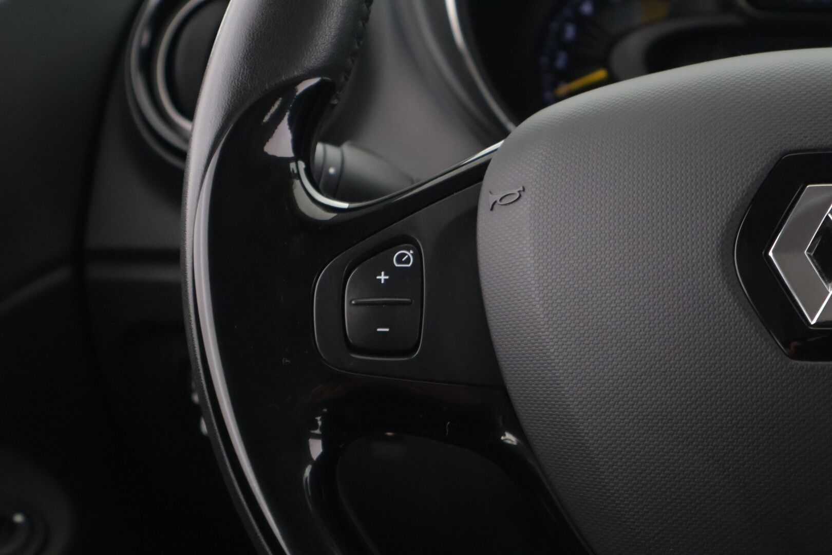 Renault Captur 2016 TCe 120 S&S EDC-aut Navi Style - Kahdet hyvät renkaat / vakkari / navi / kessy