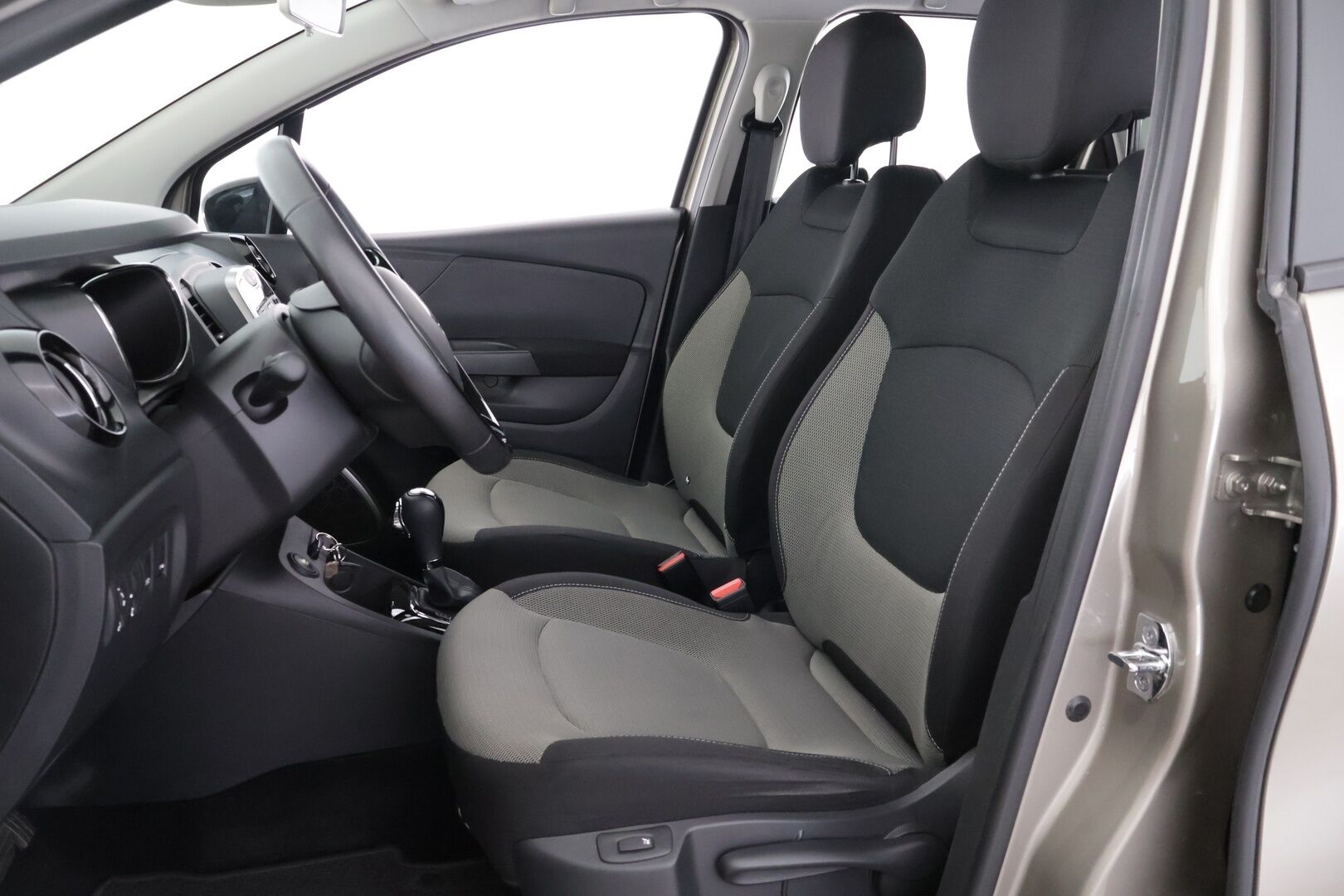Renault Captur 2016 TCe 120 S&S EDC-aut Navi Style - Kahdet hyvät renkaat / vakkari / navi / kessy