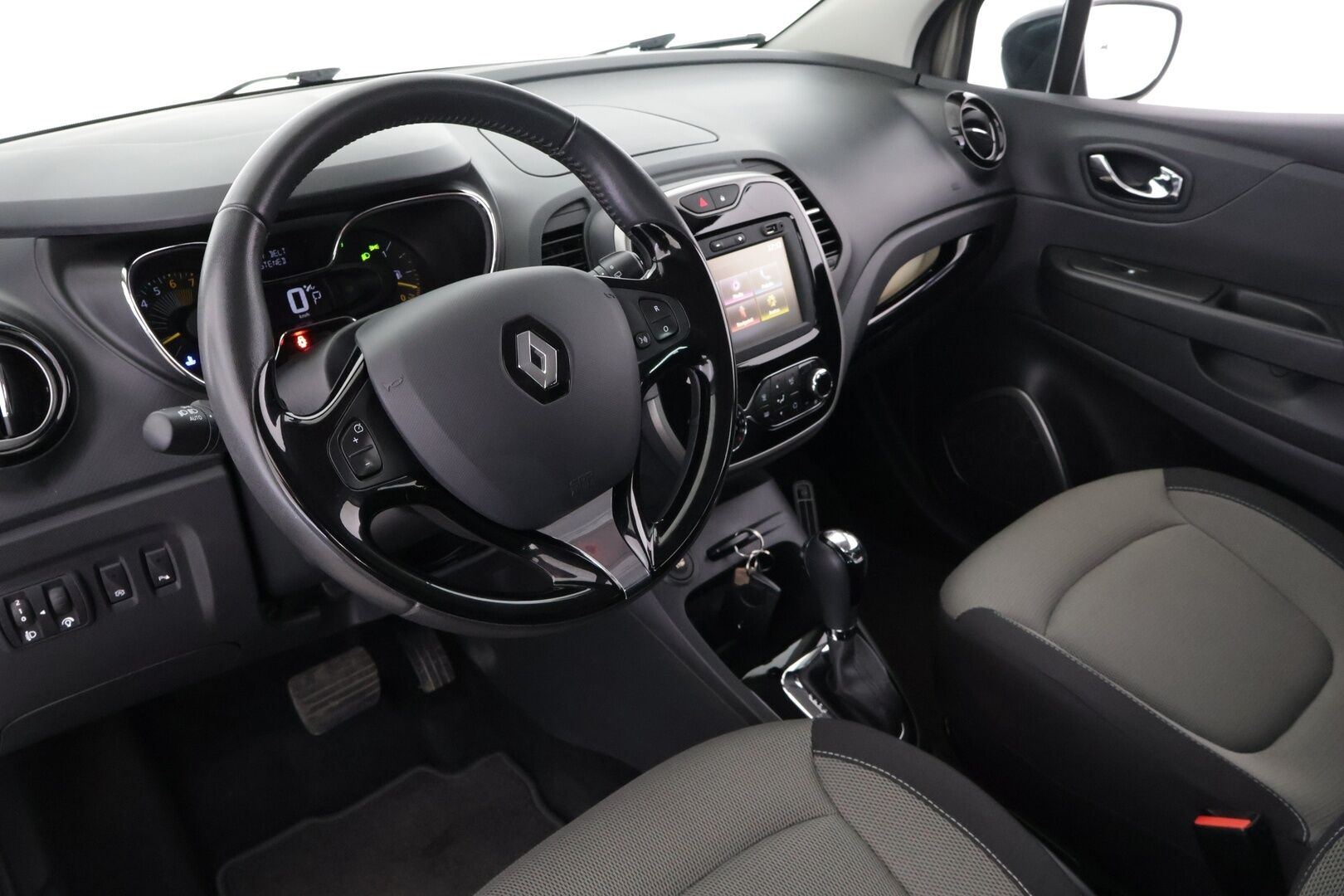 Renault Captur 2016 TCe 120 S&S EDC-aut Navi Style - Kahdet hyvät renkaat / vakkari / navi / kessy