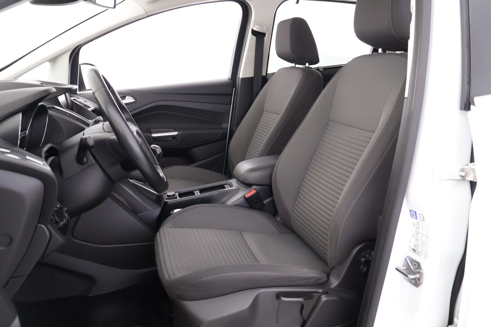 Ford C-Max 2016 Compact 1,5 EcoBoost 150 hv start/stop M6 Titanium / Vakkari / P-kamera / Koukku / Lohkolämmitin / Ratinlämmitin - *JAKOHIHNA VAIHDETTU 08/25* / Huoltokirja / Sähköluukku / Särmä Suomi-auto / Pienet kulut
