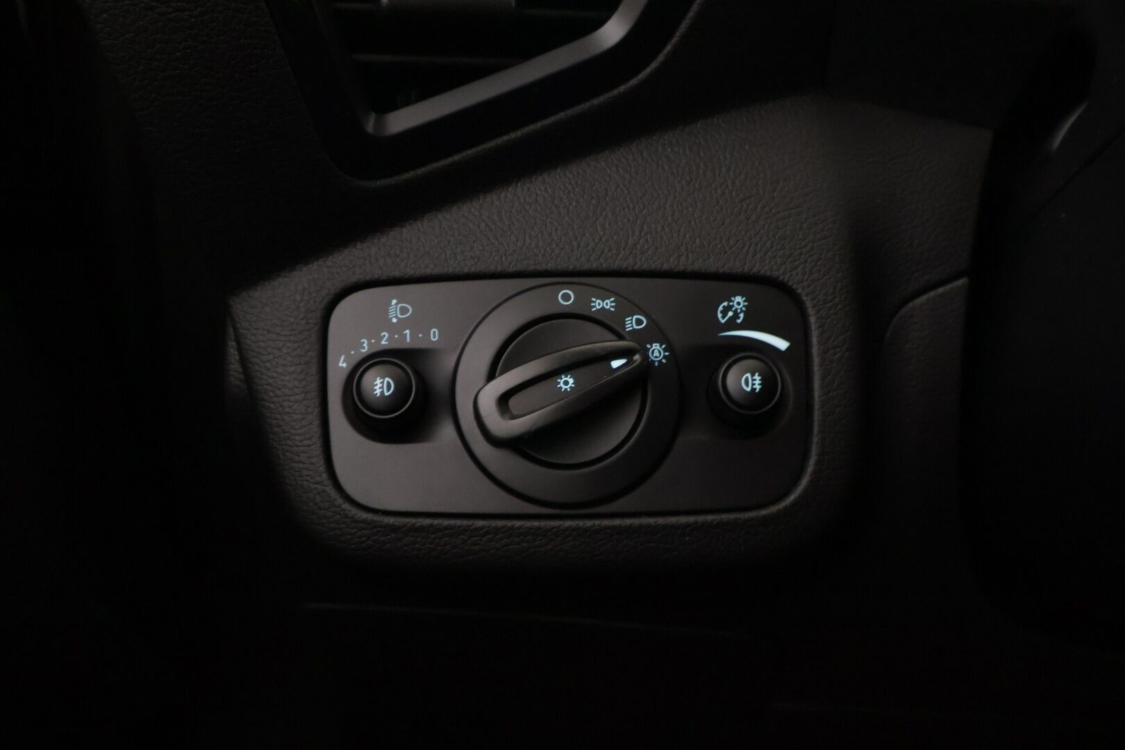Ford C-Max 2016 Compact 1,5 EcoBoost 150 hv start/stop M6 Titanium / Vakkari / P-kamera / Koukku / Lohkolämmitin / Ratinlämmitin - *JAKOHIHNA VAIHDETTU 08/25* / Huoltokirja / Sähköluukku / Särmä Suomi-auto / Pienet kulut