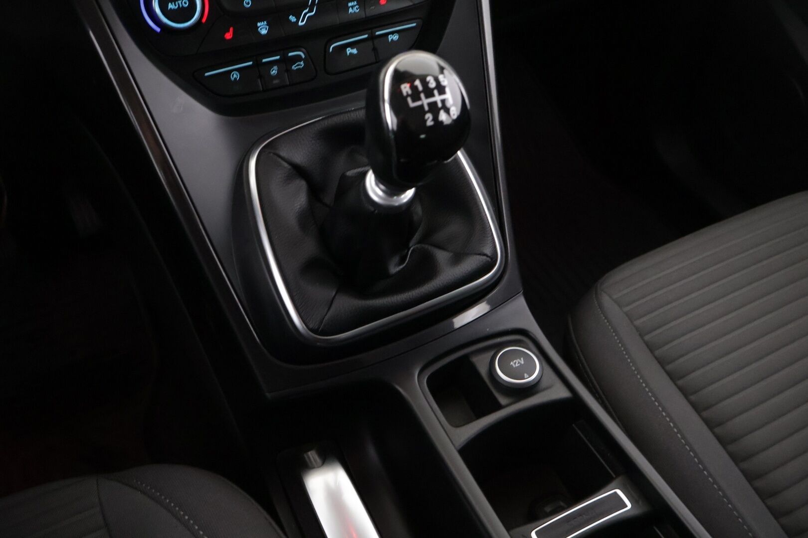 Ford C-Max 2016 Compact 1,5 EcoBoost 150 hv start/stop M6 Titanium / Vakkari / P-kamera / Koukku / Lohkolämmitin / Ratinlämmitin - *JAKOHIHNA VAIHDETTU 08/25* / Huoltokirja / Sähköluukku / Särmä Suomi-auto / Pienet kulut